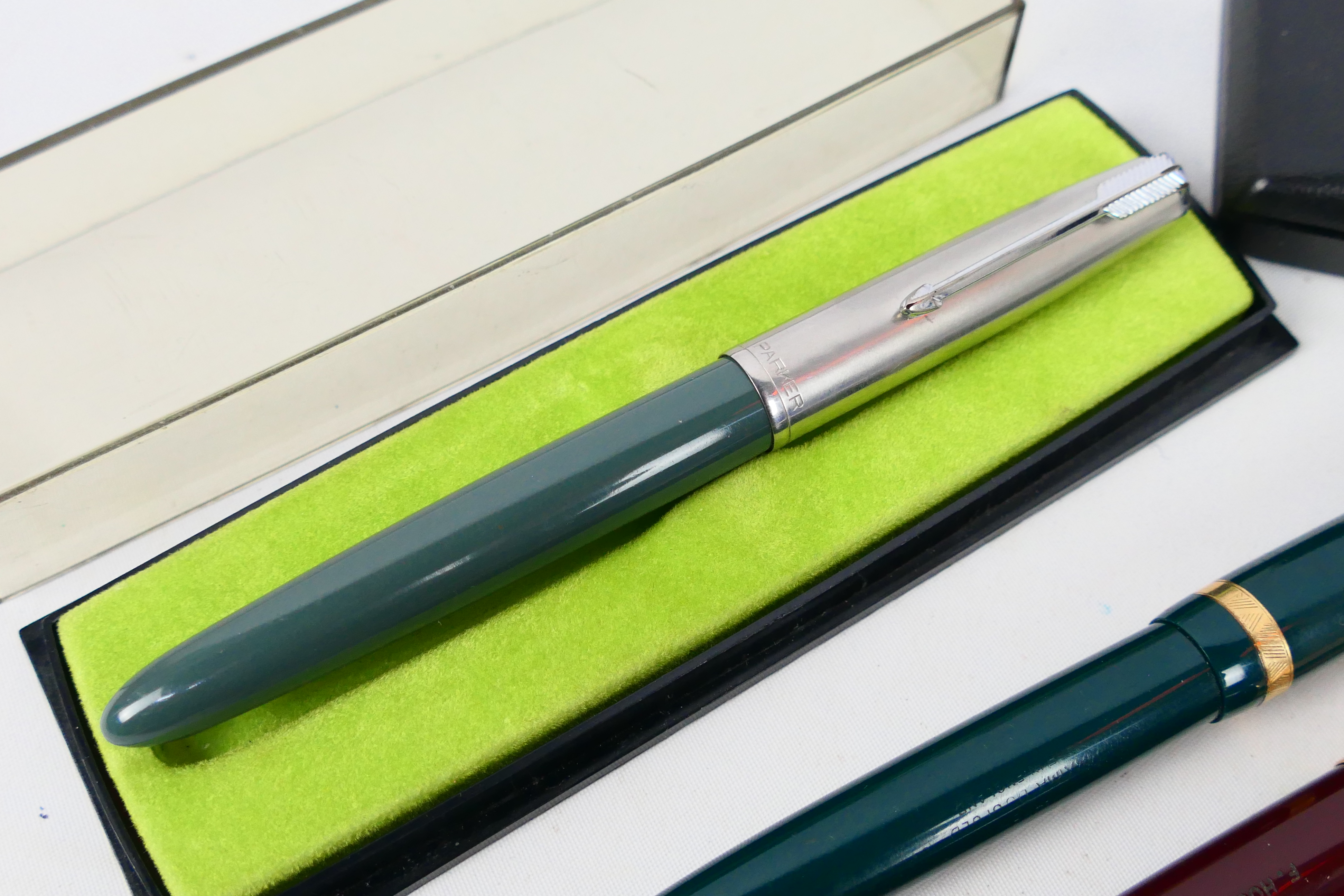A collection of fountain pens and a mechanical pencil to include Parker, The Nova Pen and other, - Image 2 of 6