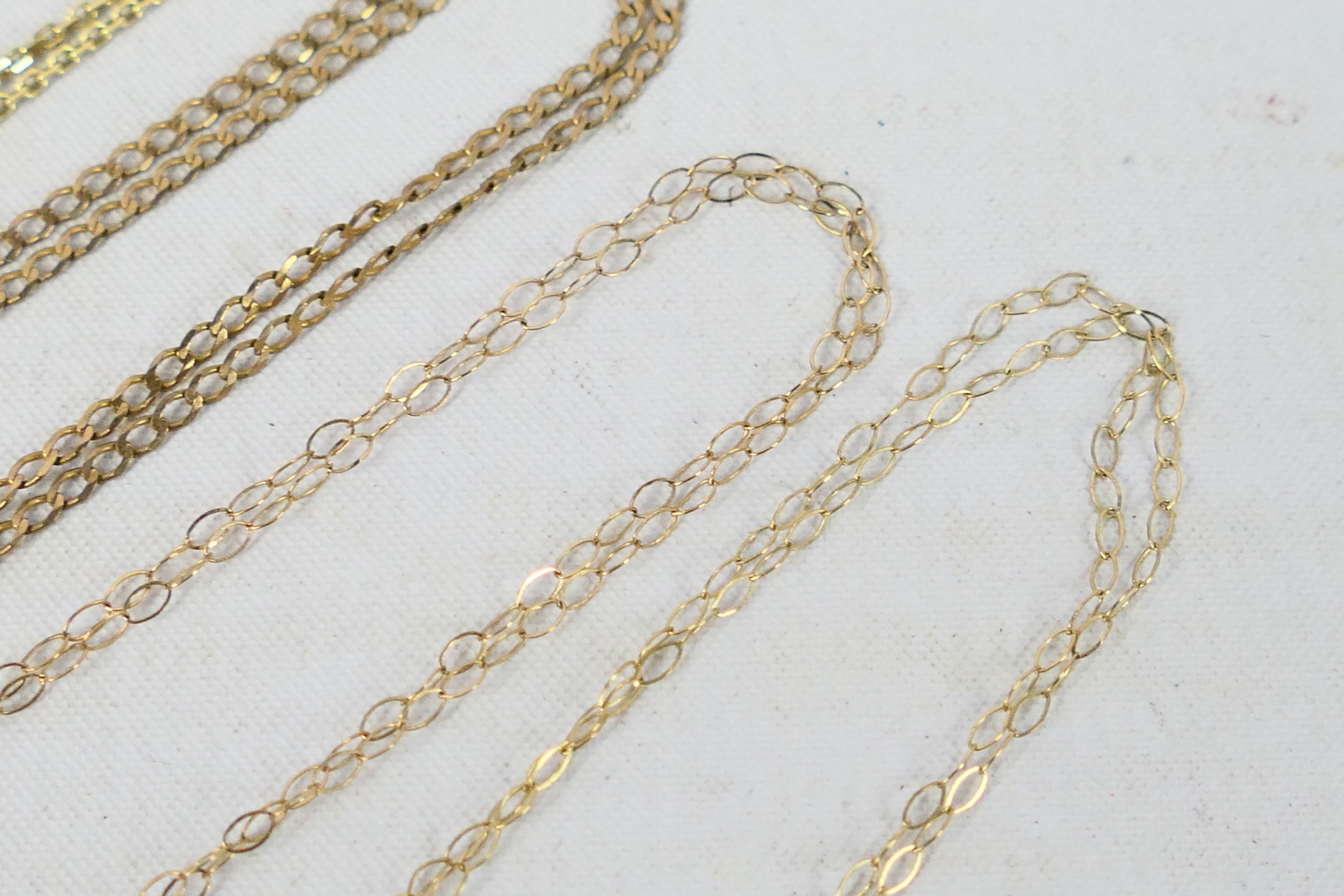 Four fine trace necklace chains one with Special Mum pendant, - Image 3 of 5