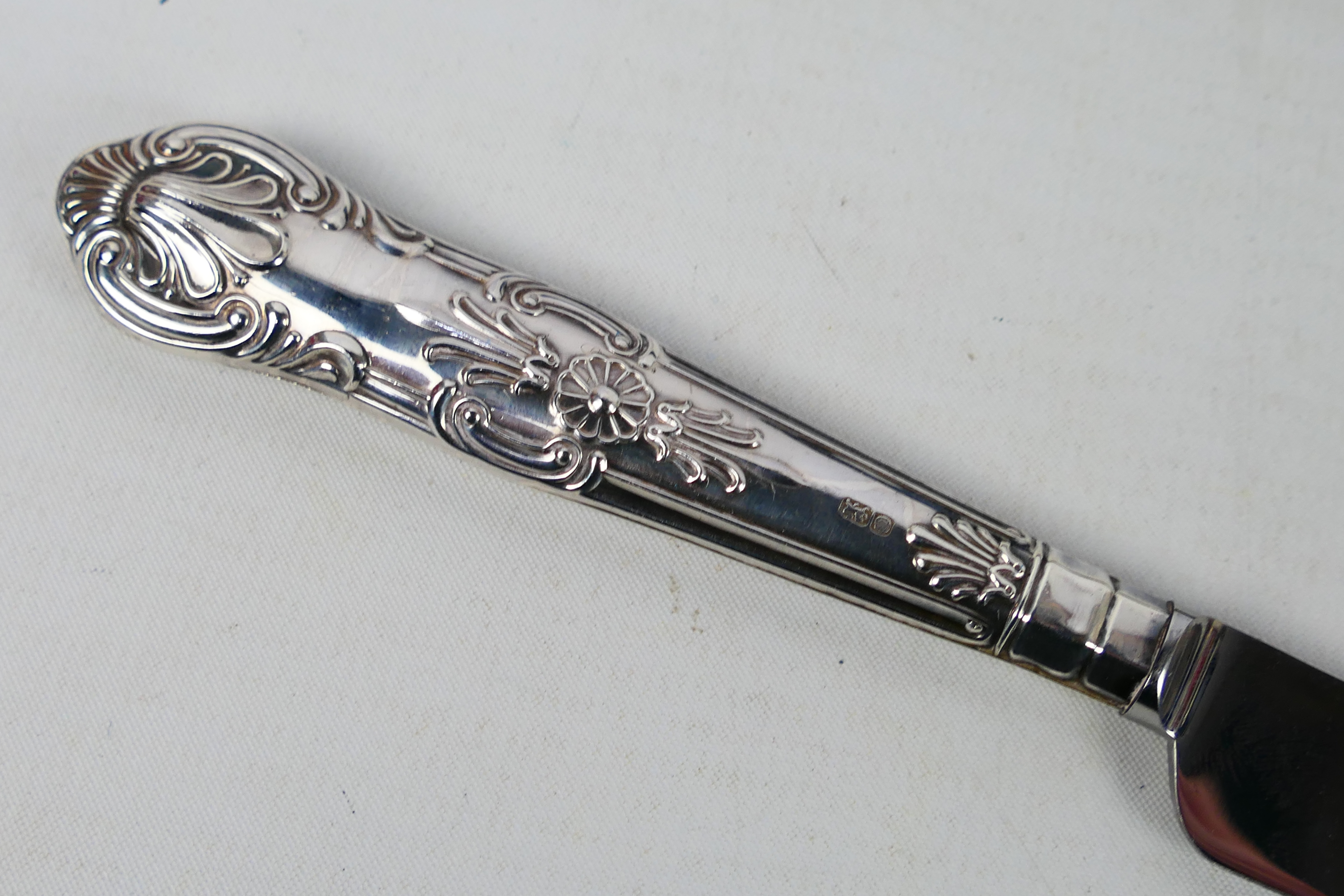 A silver handled cheese knife in original box. Sheffield assay 1983. Harrison Brothers makers mark. - Image 3 of 6