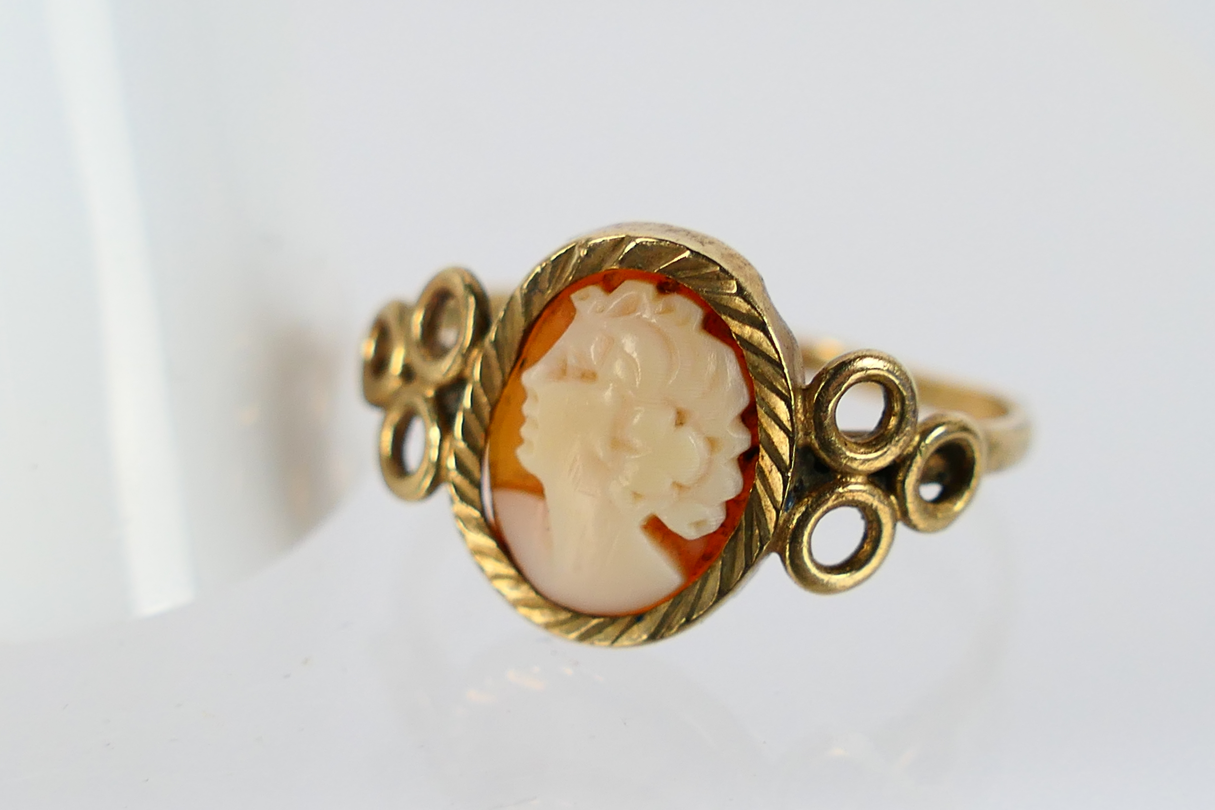 Three 9ct gold rings (all with misshapen shanks) comprising two cameo rings and one set with seven - Image 4 of 5