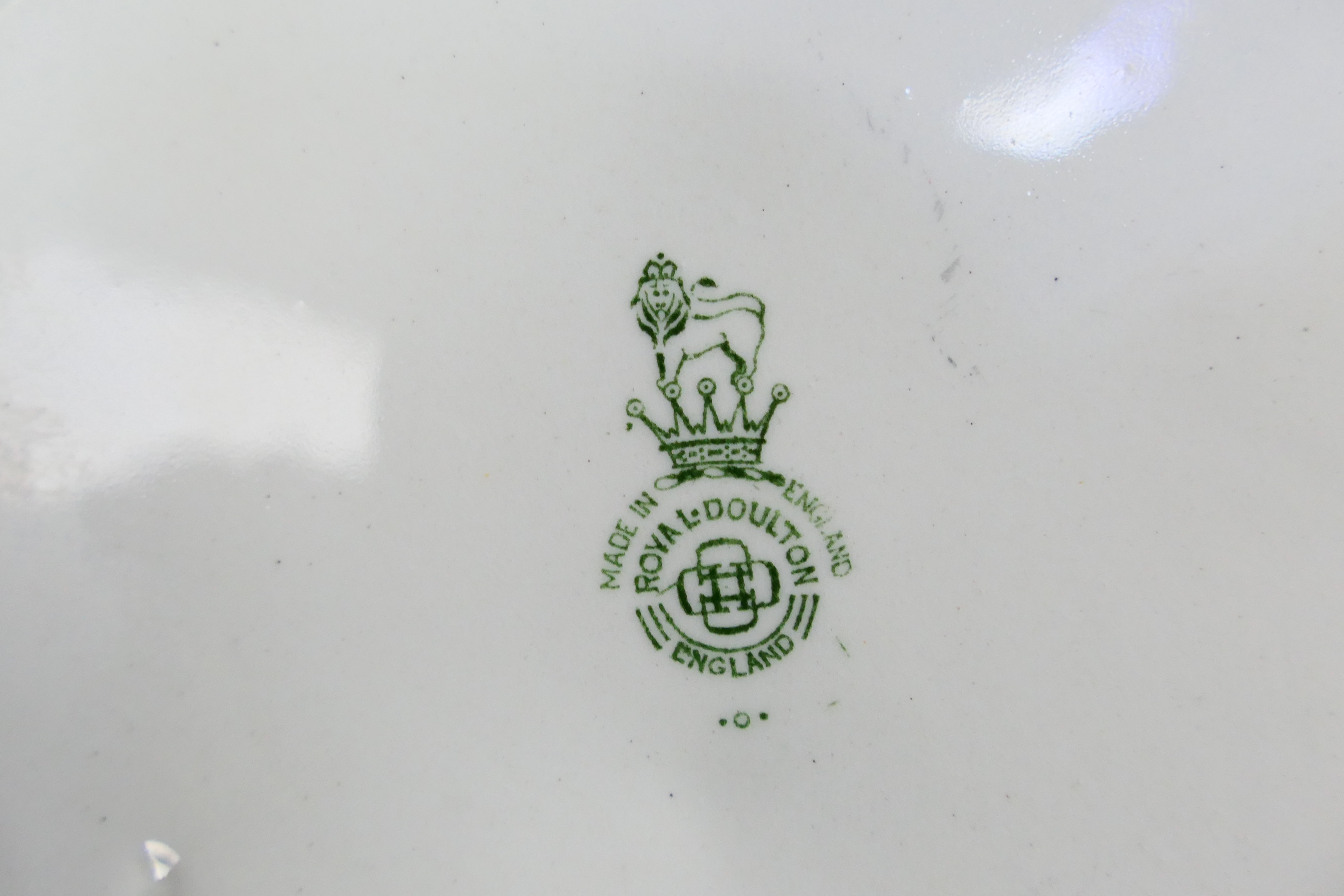 Royal Doulton, Royal Worcester, Wedgwood - 6 x ceramic plates. - Image 7 of 8