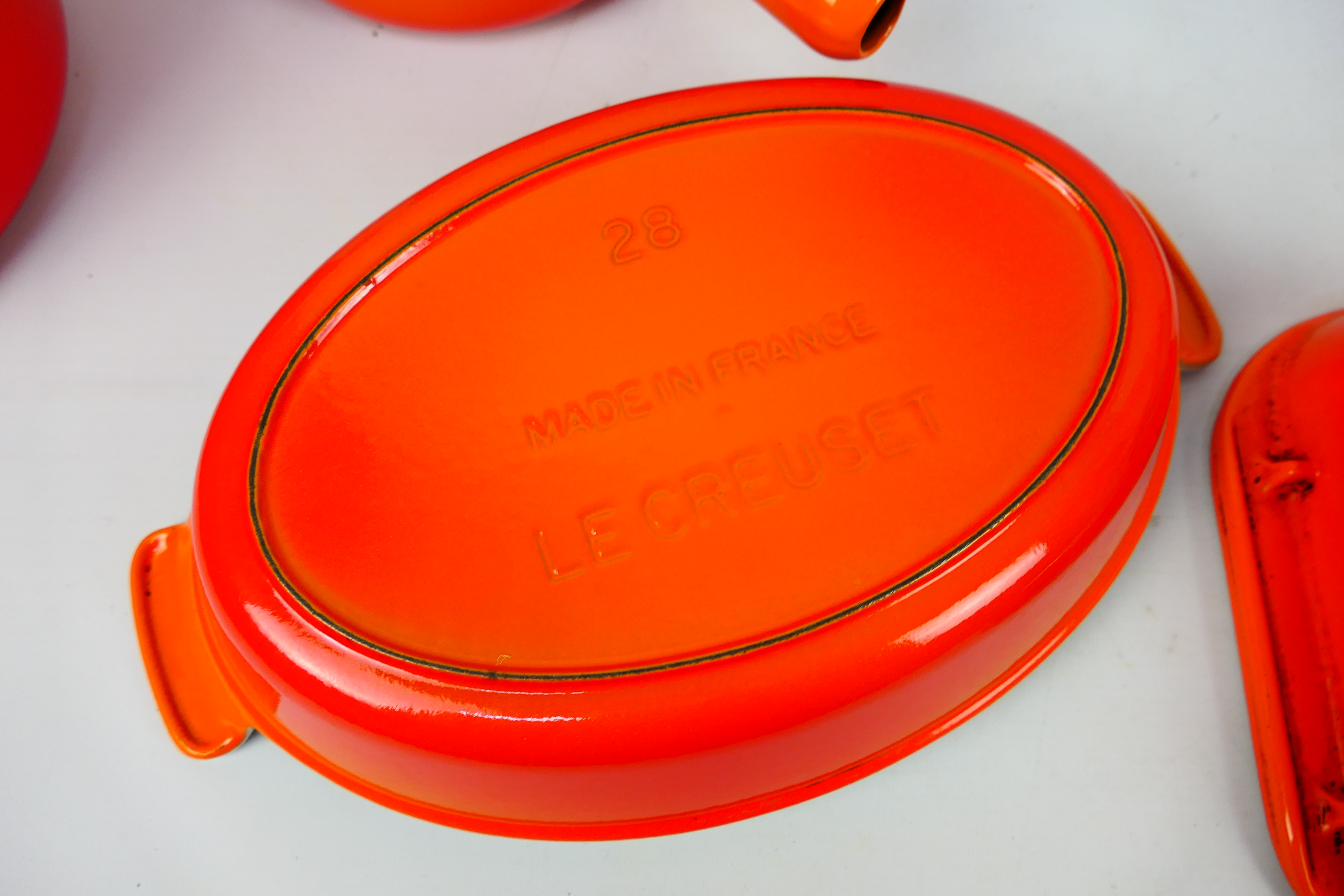 A collection of Volcanic Orange Le Creuset cookwares to include casserole dish and cover (25 cm - Image 9 of 11