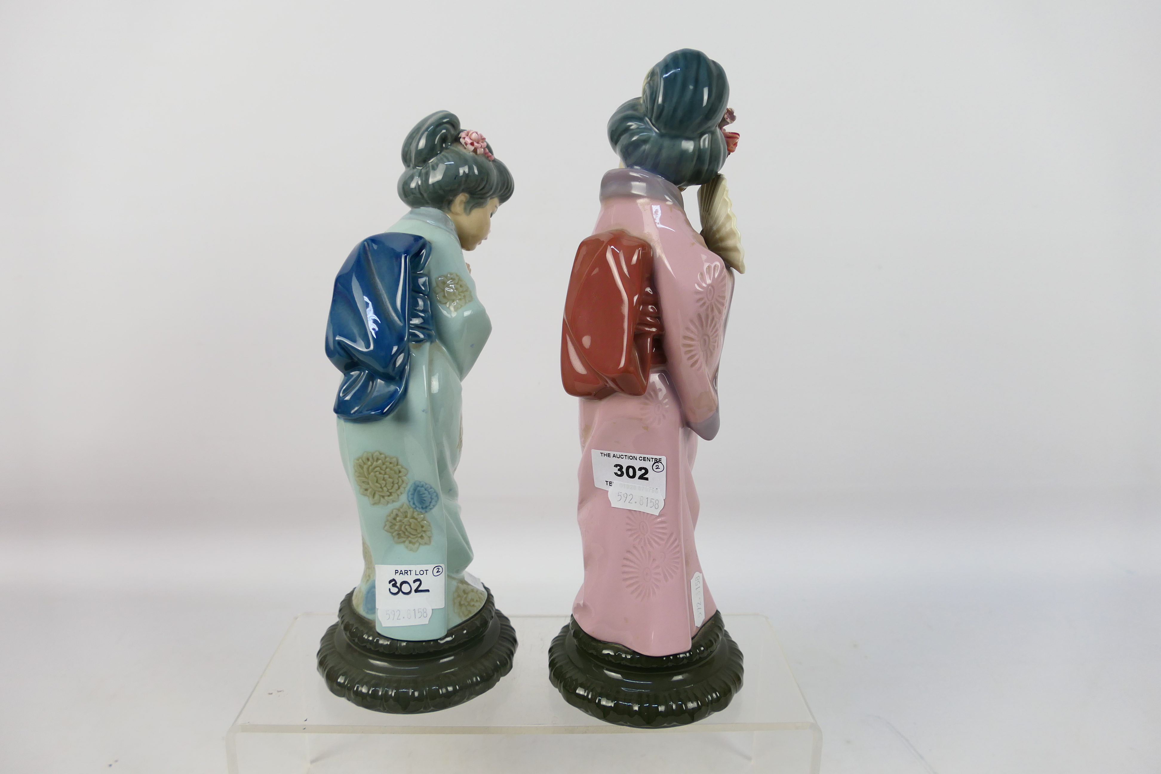 Two Lladro figures depicting Japanese ladies comprising # 4990 Chrysanthemum and # 4989, Sayonara, - Image 5 of 7