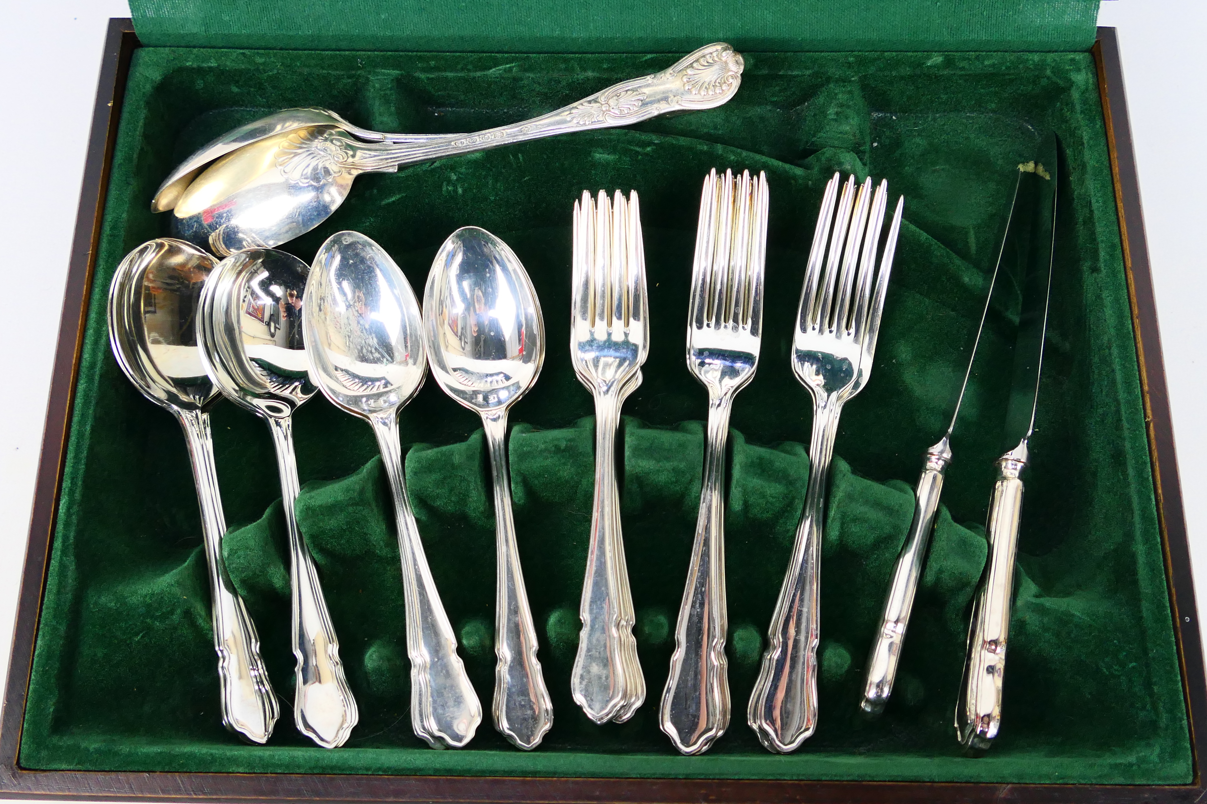 A canteen of Sanders & Bowers silver plated cutlery. - Image 2 of 7
