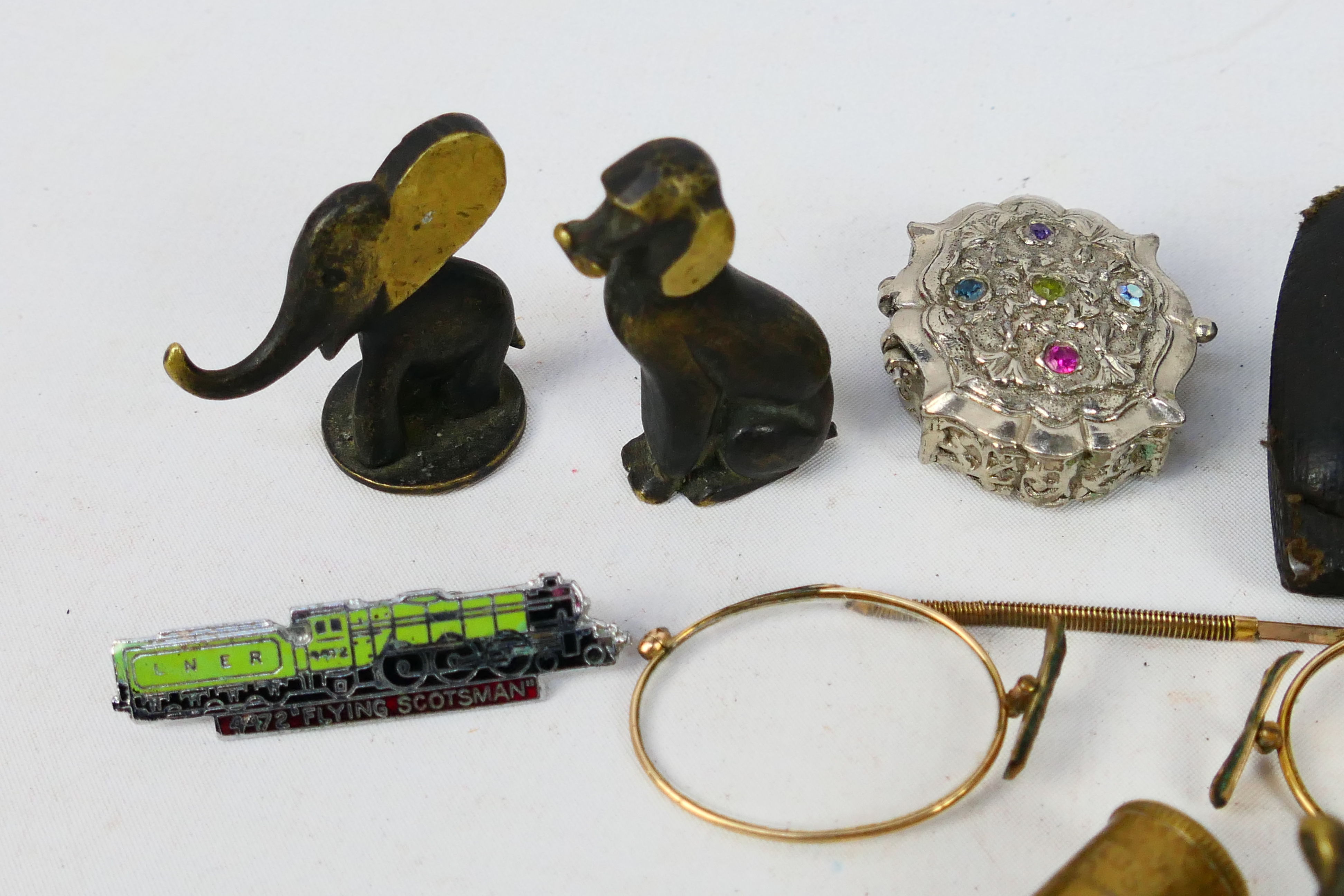mixed collectables to include Algha 20 half moon spectacles, two Acme Thunderer whistles and other. - Image 2 of 6