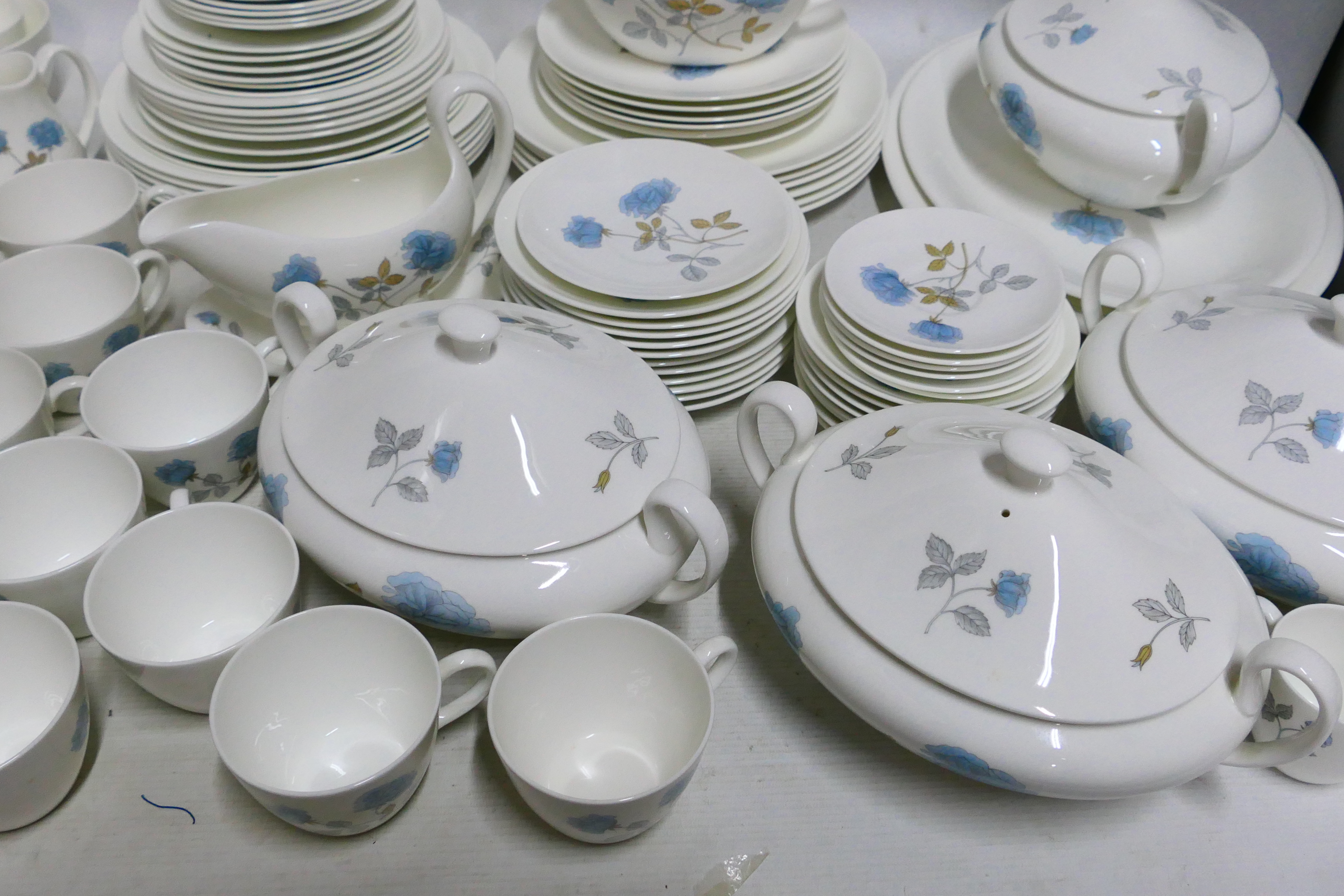 Wedgwood - A large Wedgwood Ice Rose dinner/tea set - Pieces include soup bowls, cream jugs, - Image 5 of 10