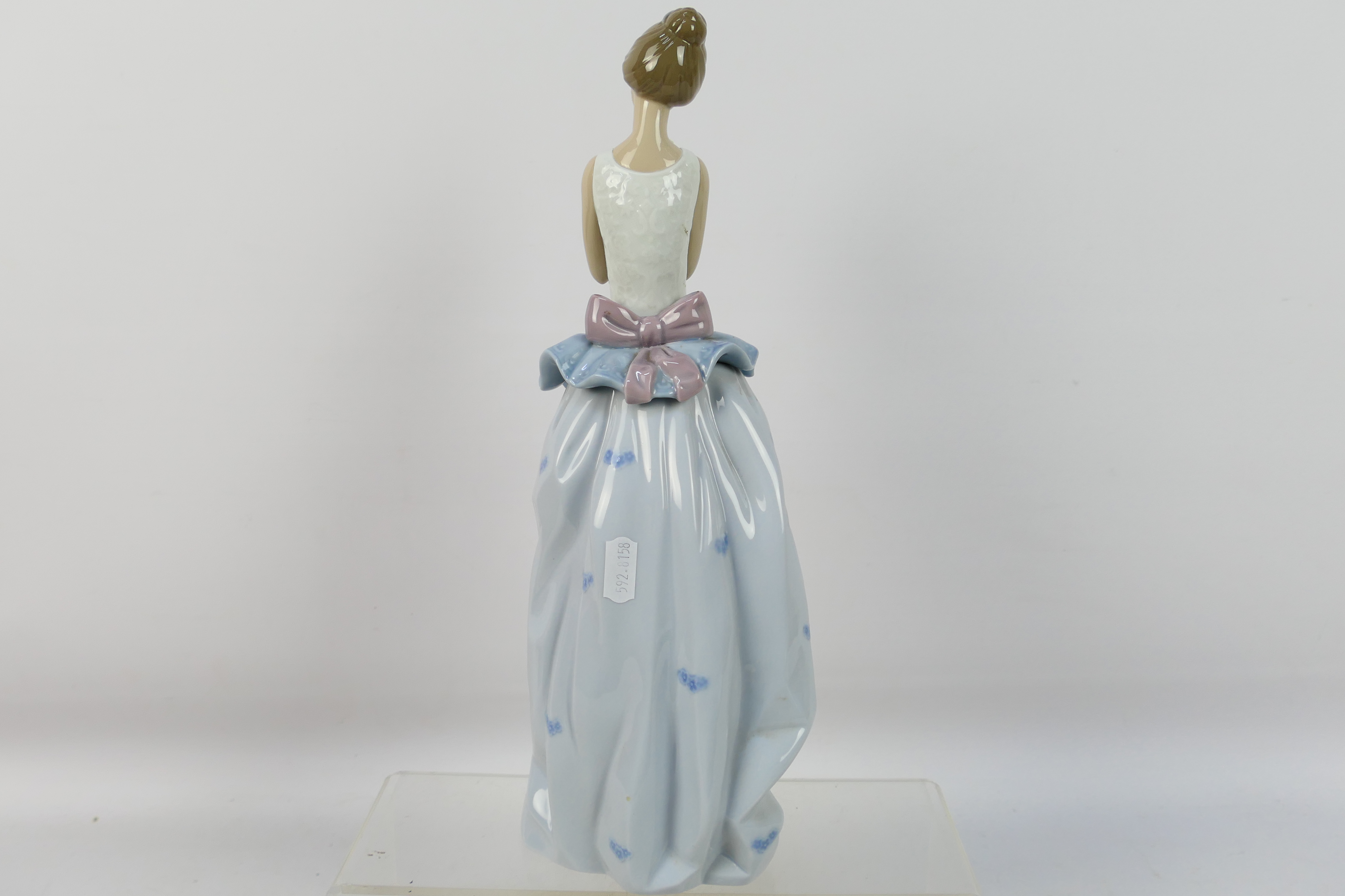 A large Lladro figure, # 6592, An Expression Of Love, depicting a young lady holding flowers, - Image 5 of 6