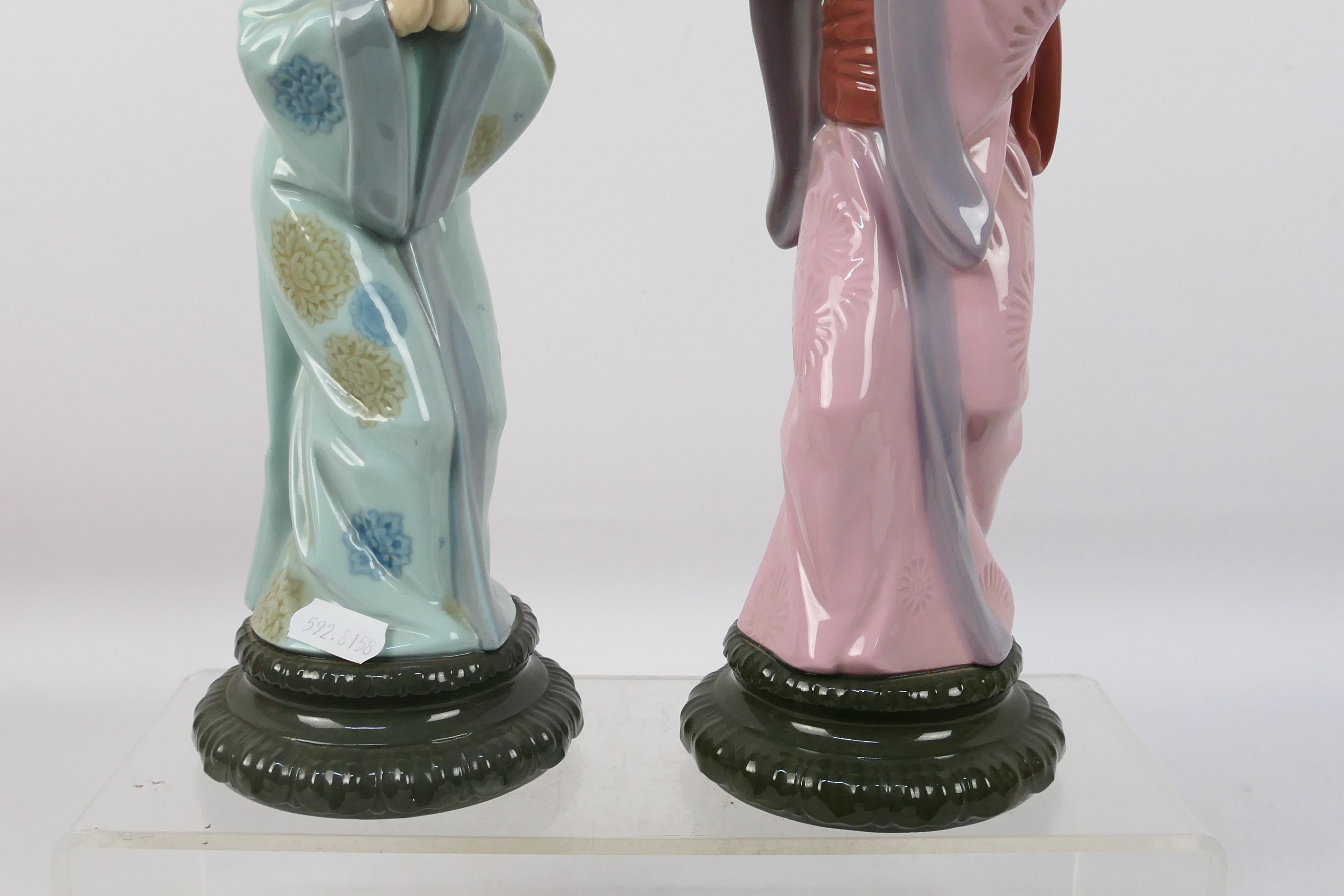 Two Lladro figures depicting Japanese ladies comprising # 4990 Chrysanthemum and # 4989, Sayonara, - Image 4 of 7