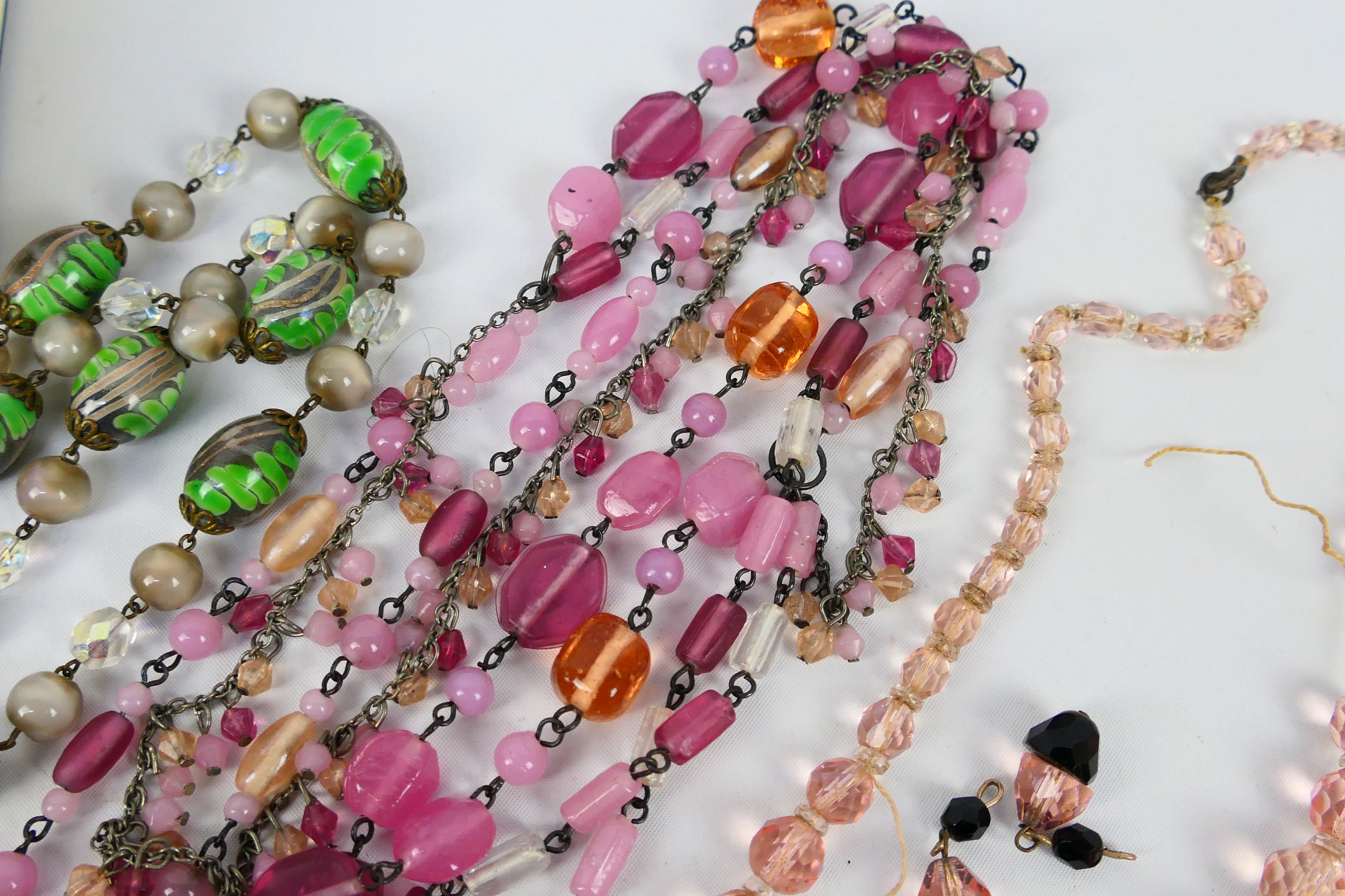 Three decorative costume jewellery necklaces and a pair of earrings. - Image 3 of 6