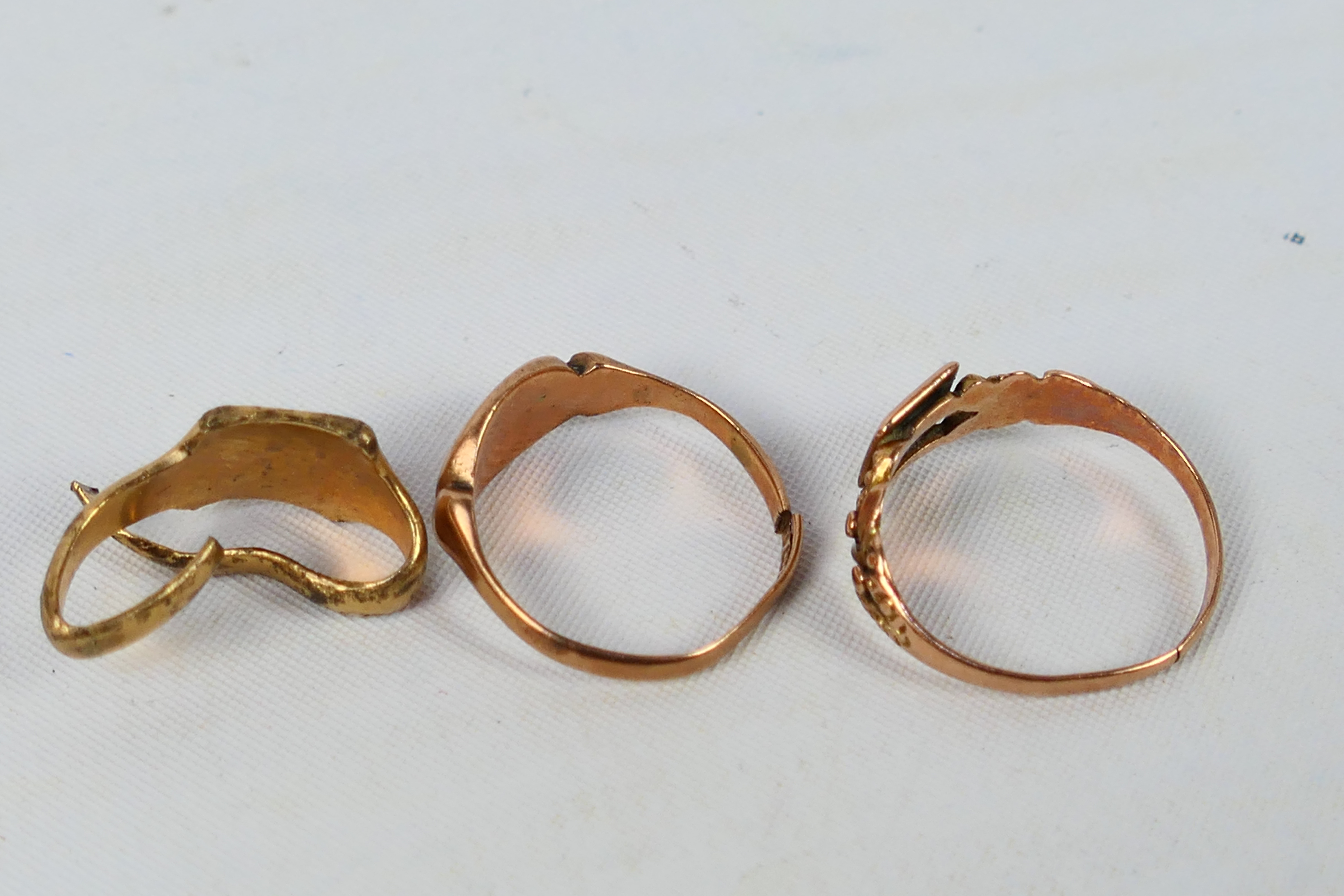 9ct Gold - Three 9ct gold rings, all with cut shanks, approximately 6.2 grams. - Image 5 of 5