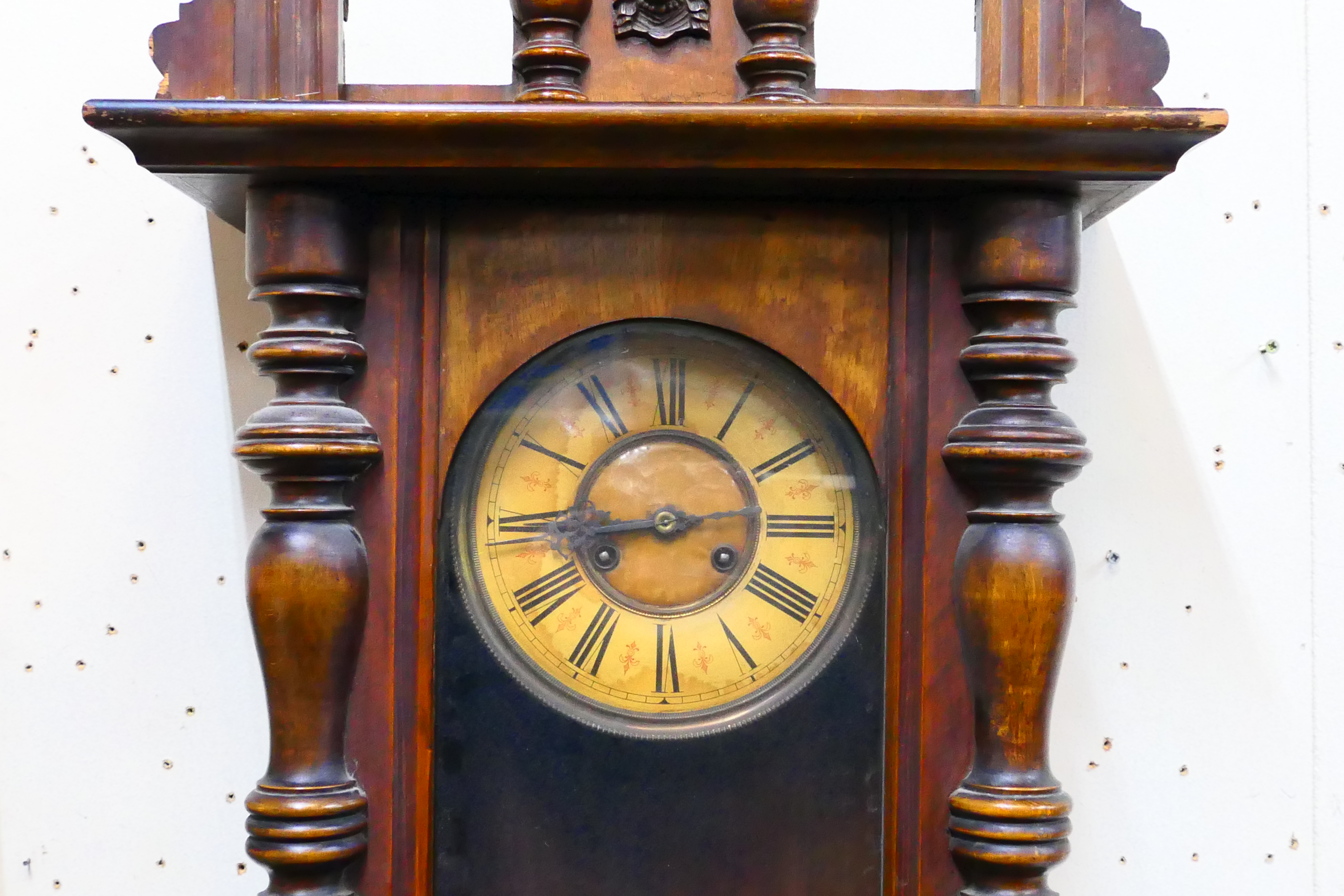 A Vienna-style wall clock. 124 cm (h) x 43 cm (w) x 20 cm (d), with key and pendulum. - Image 3 of 7