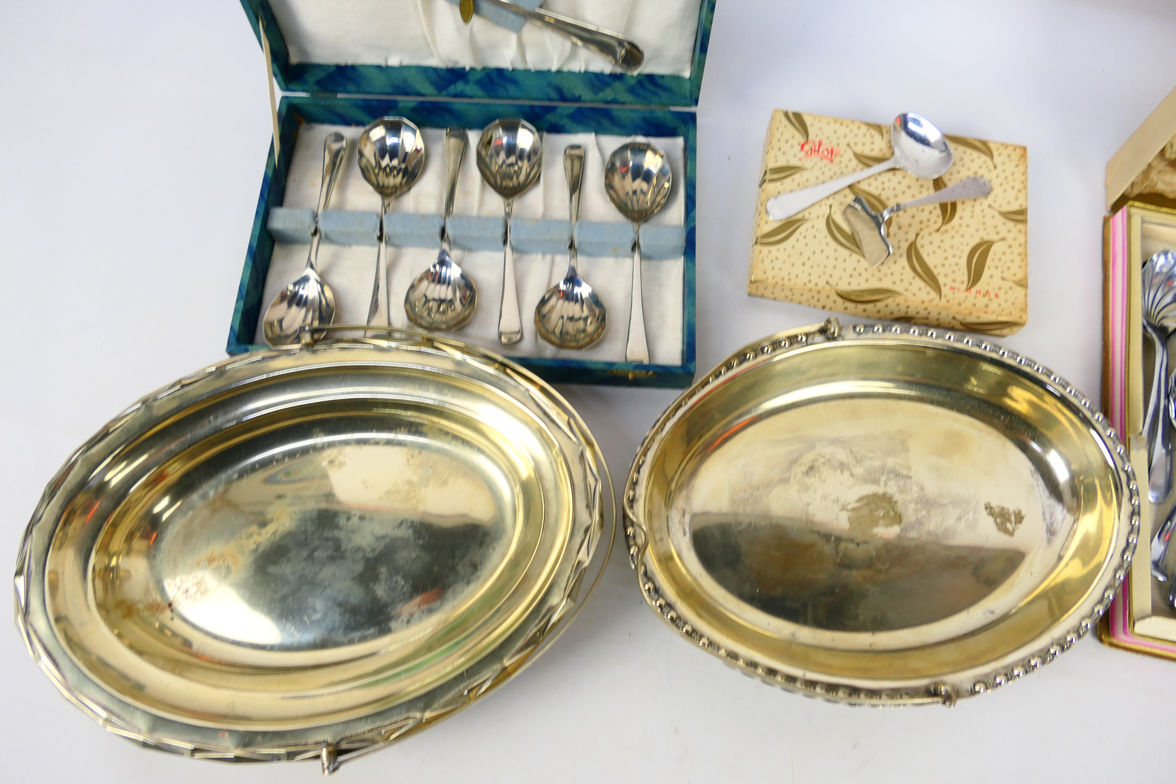 A collection of various plated ware, part cased. - Image 3 of 6
