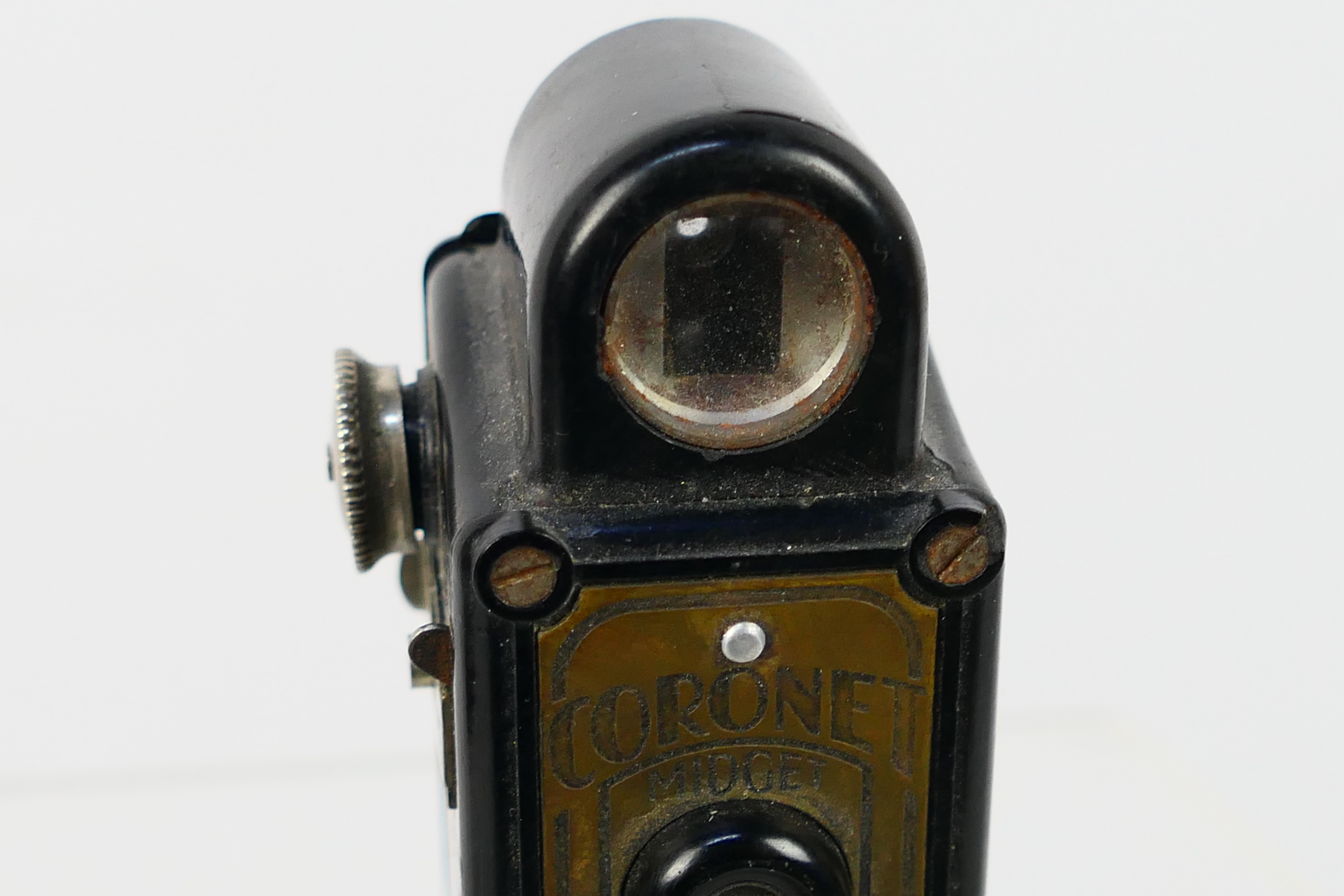 A Coronet Midget 16 mm subminiature camera, black bakelite case, 6.5 cm (h). - Image 3 of 6