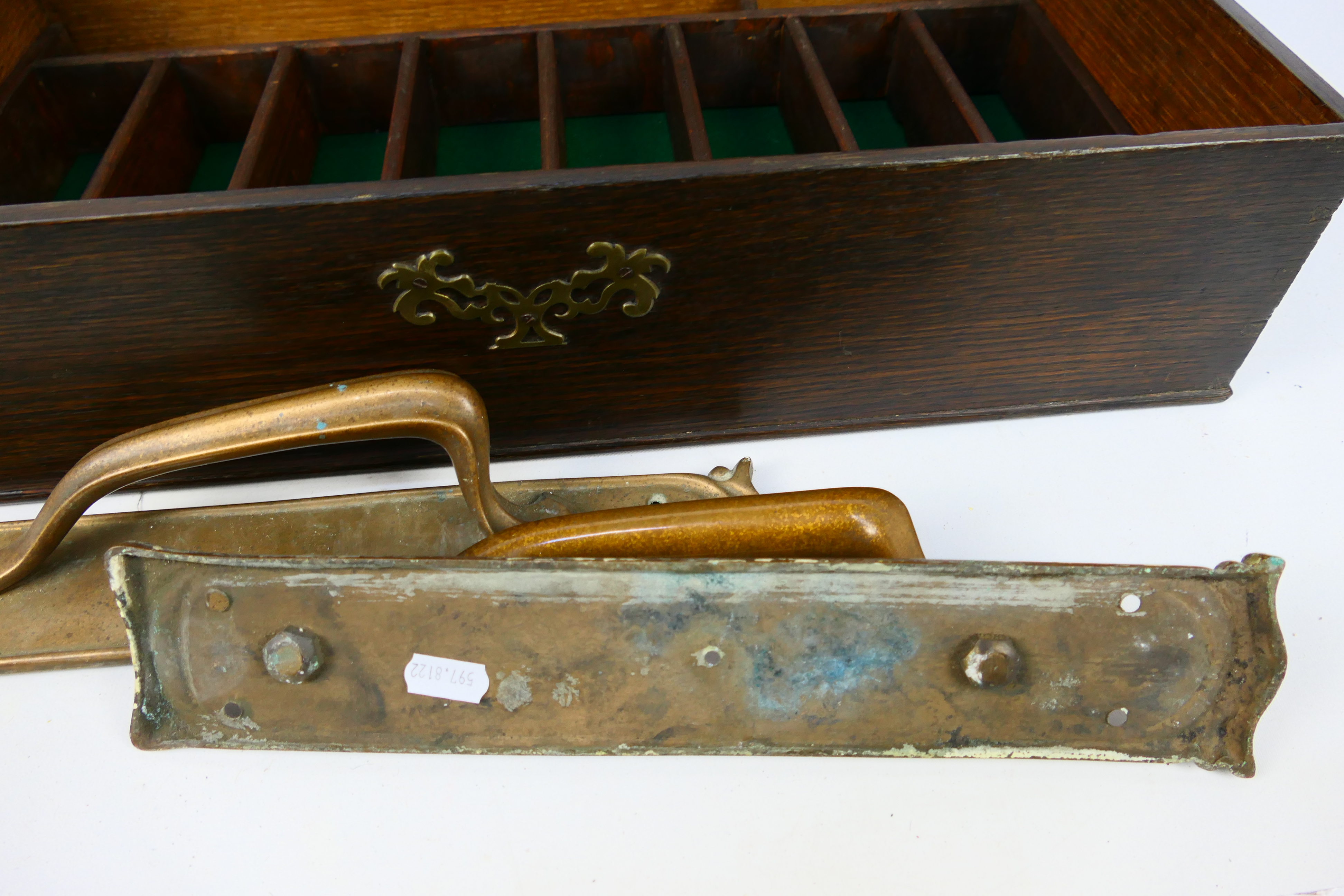 A vintage cutlery box and two Art Nouveau style brass door handles. - Image 4 of 6