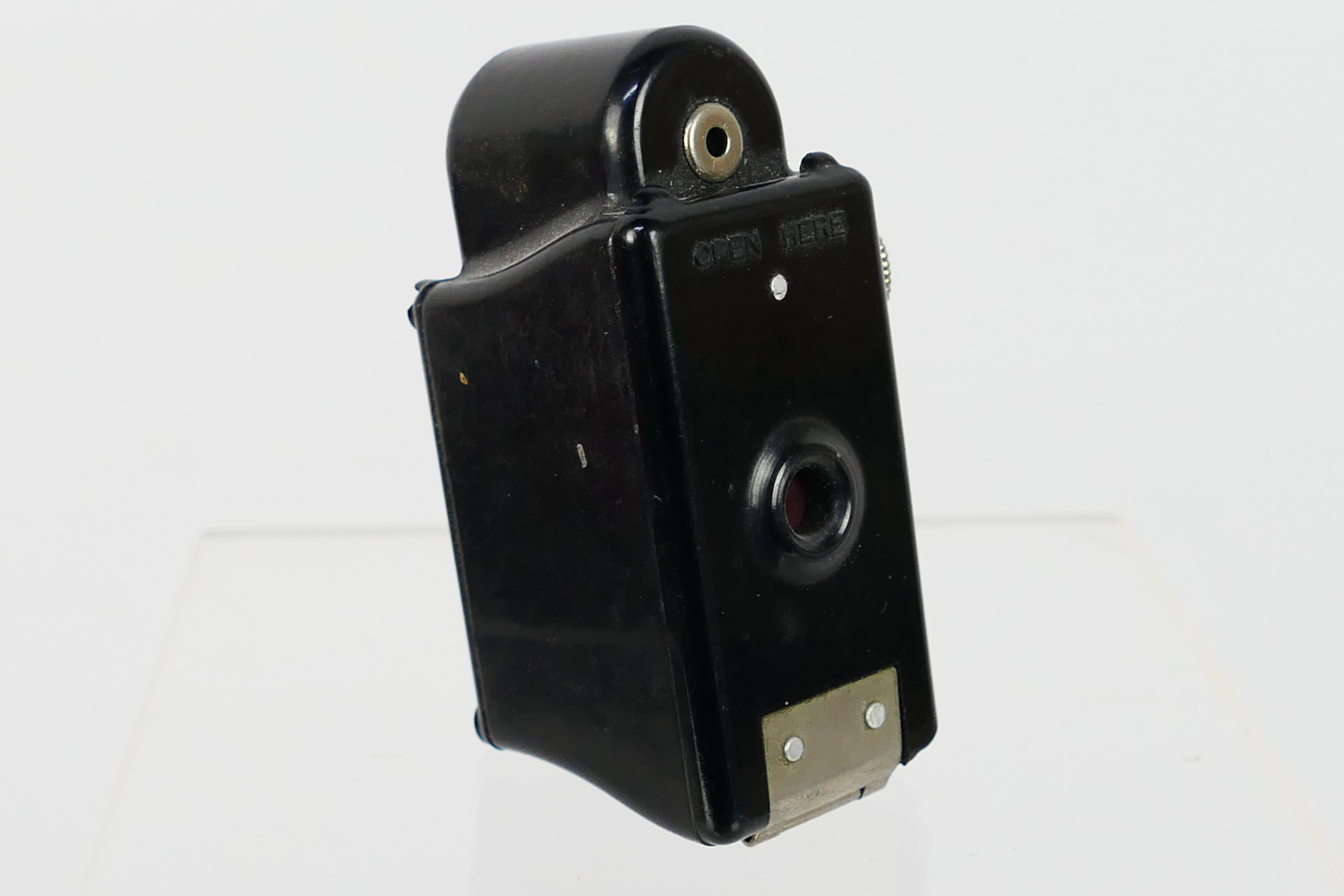 A Coronet Midget 16 mm subminiature camera, black bakelite case, 6.5 cm (h). - Image 5 of 6