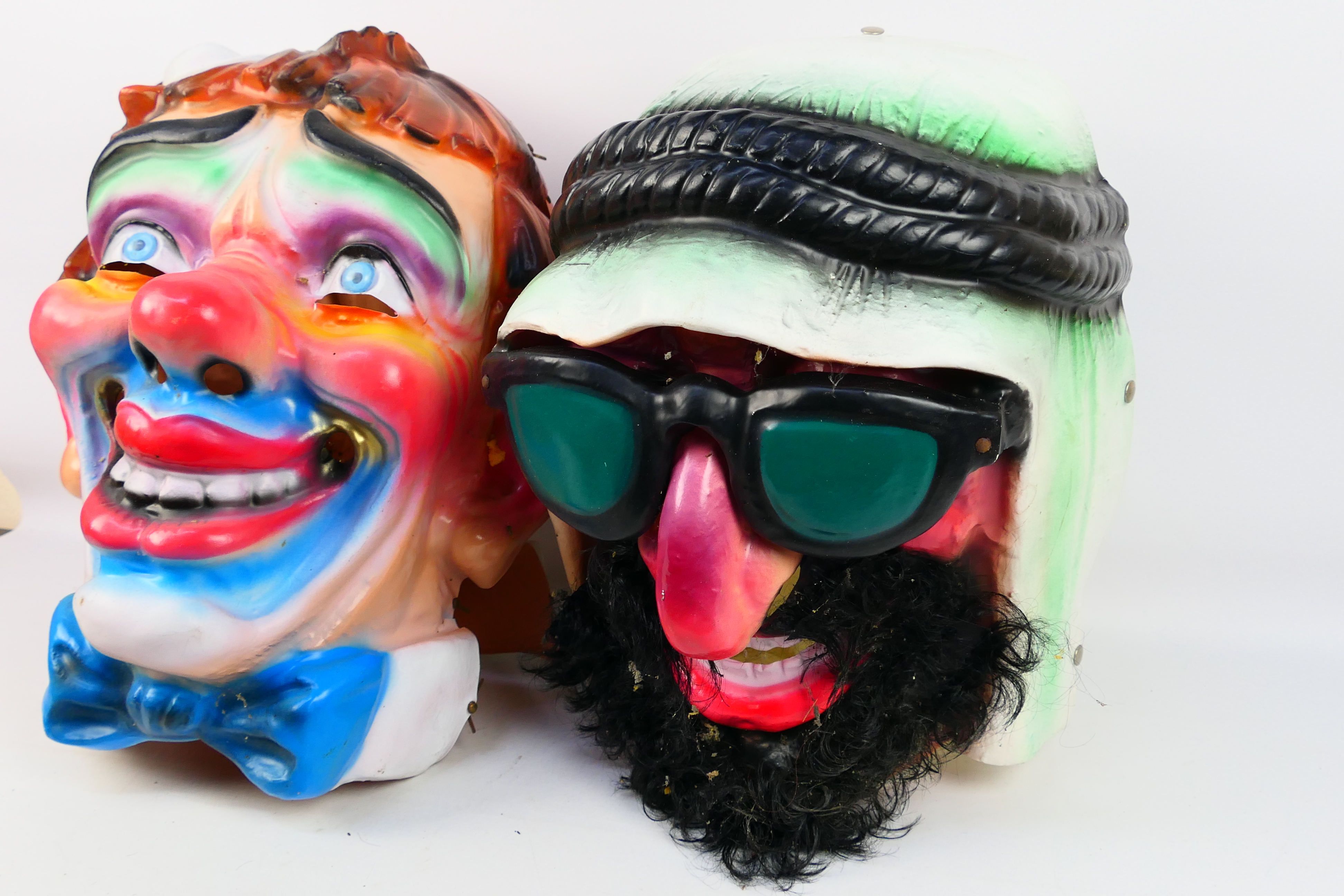 Unbranded - Mask - Costume - A pair of Unboxed Full head plastic masks comprising of a clown and a - Image 4 of 5