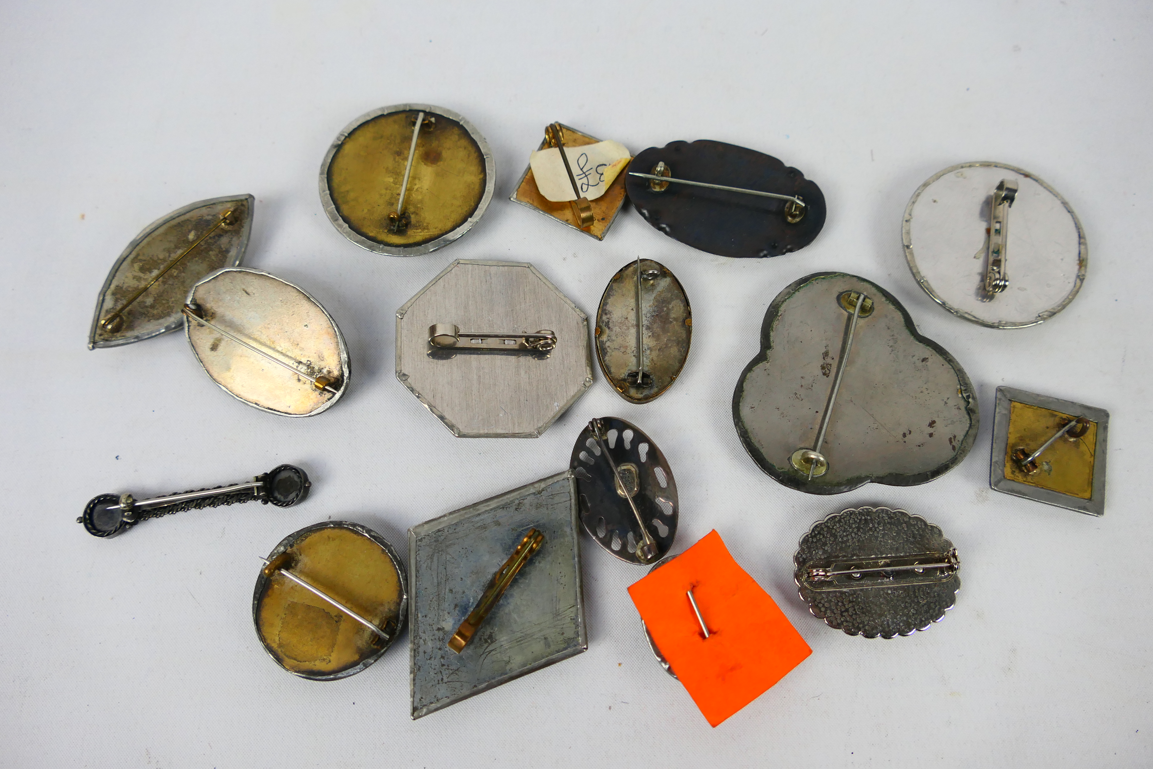 A good collection of Ruskin style brooches. - Image 5 of 5