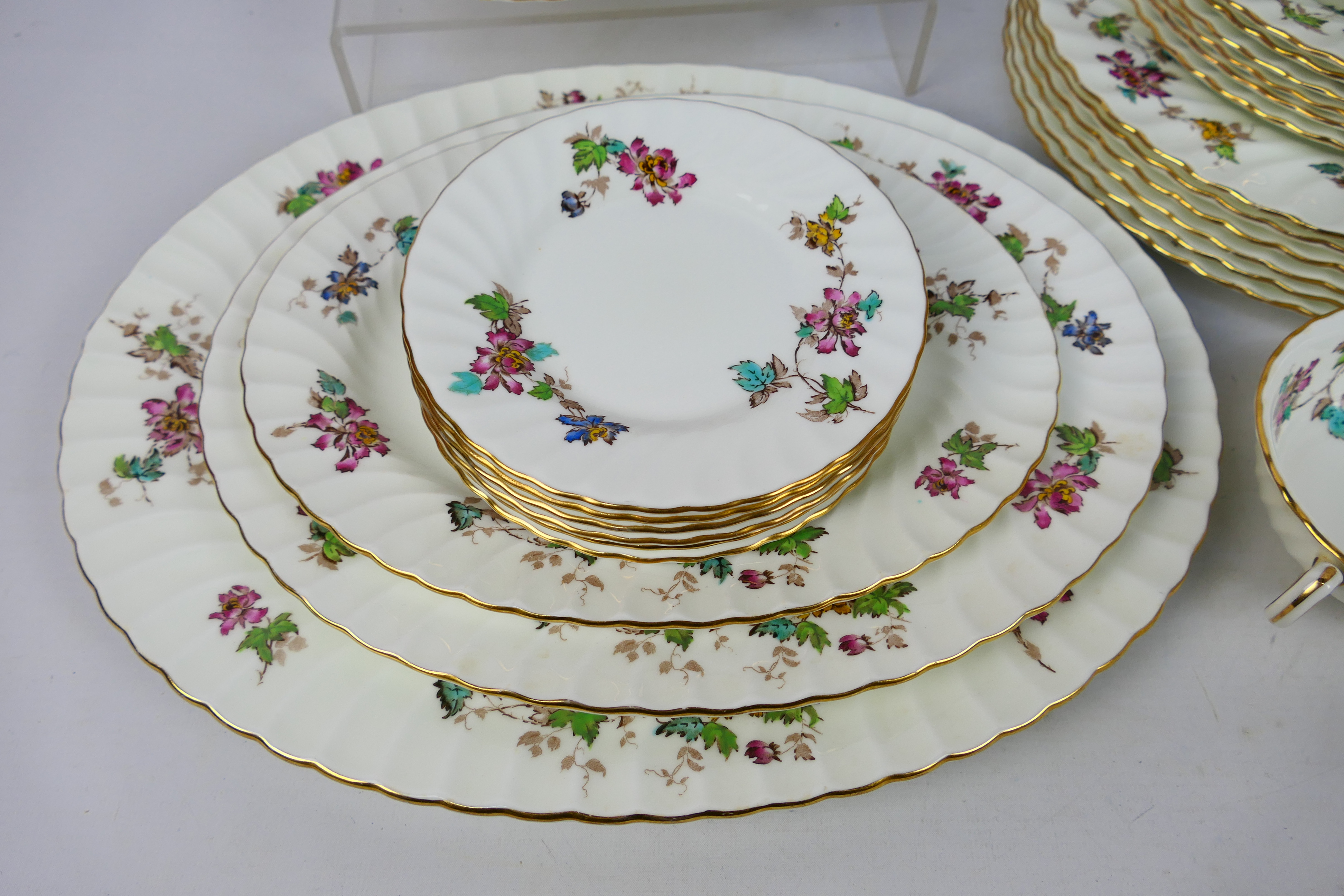Minton - a dinner service decorated in the Vermont pattern comprising 34 pieces NOTE: THIS LOT IS - Image 3 of 9