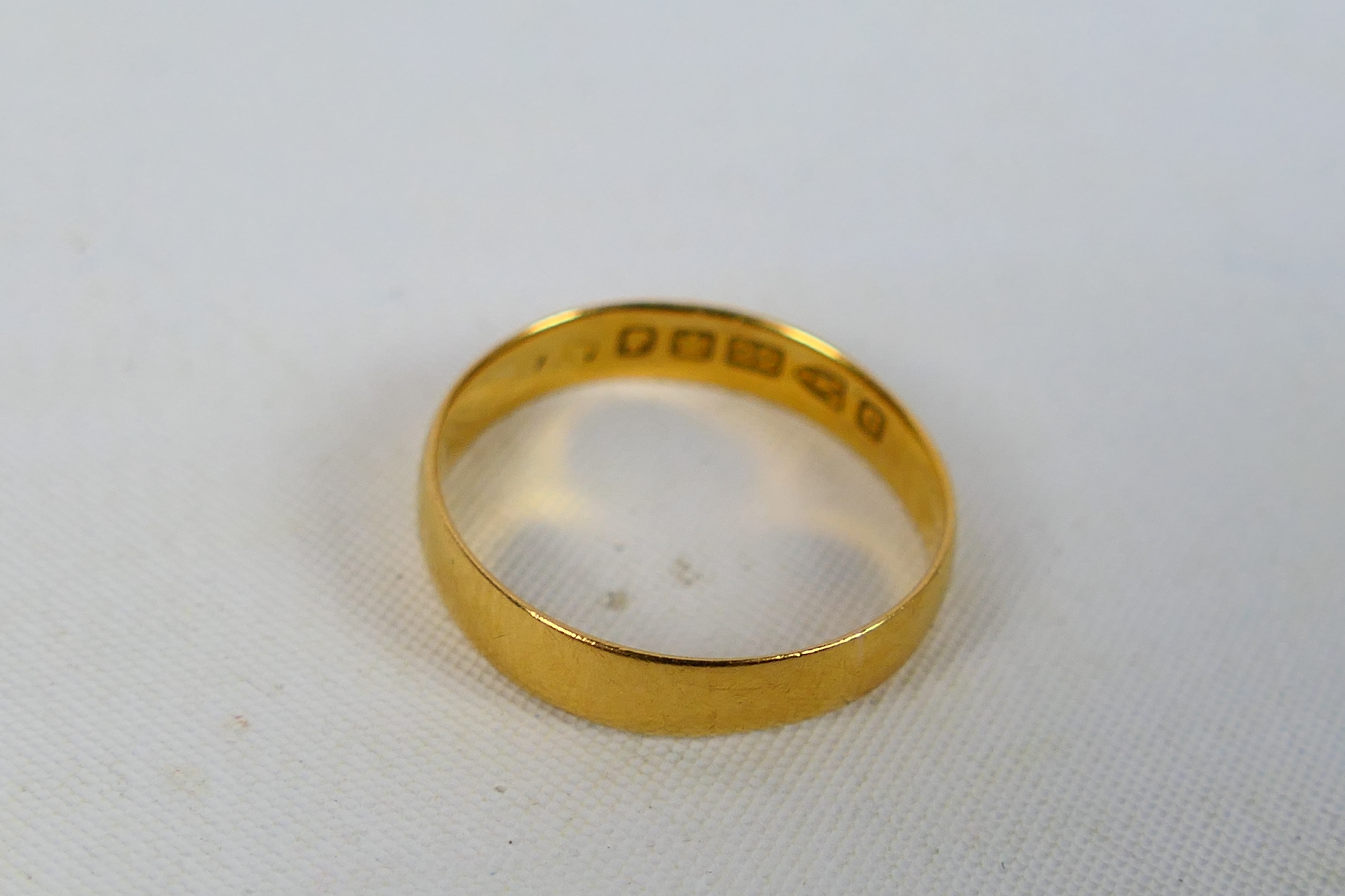 A Victorian 22ct yellow gold wedding band, Chester assay 1886, size L, 2.1 grams. - Image 3 of 3