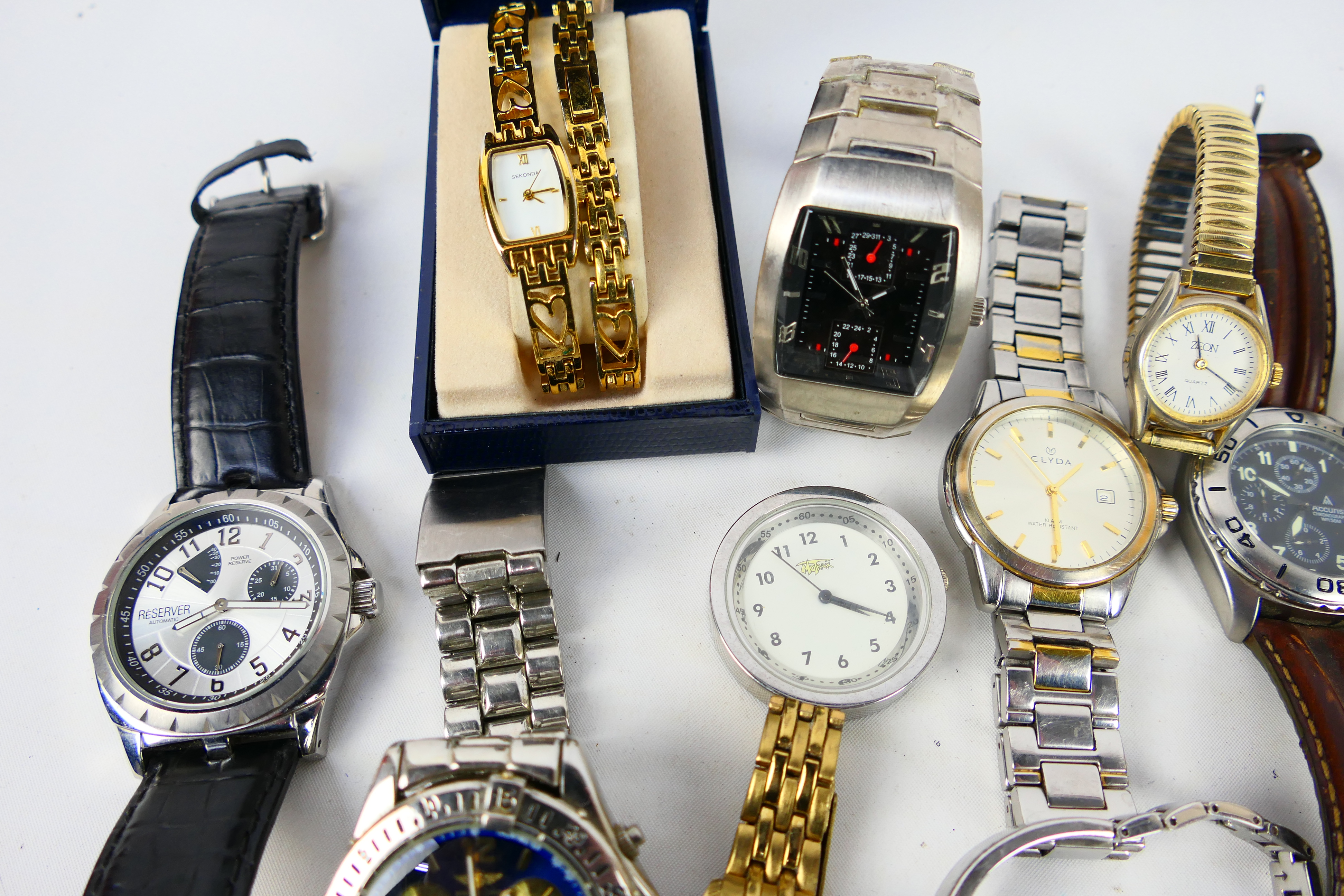 A collection of various wrist watches to include Zeon, Sekonda, Clyda and other. - Image 3 of 6