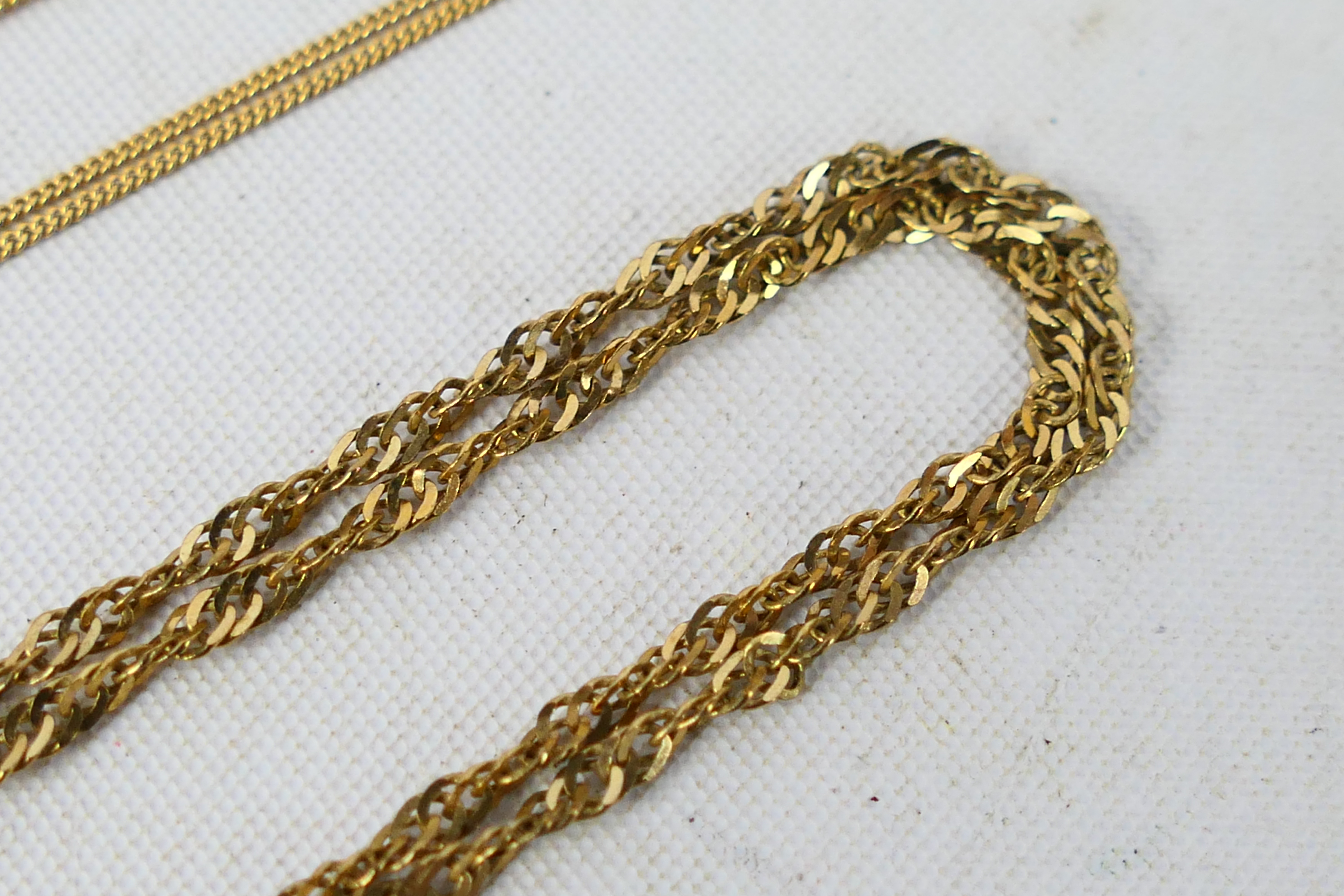 A 9ct yellow gold necklace, - Image 4 of 6