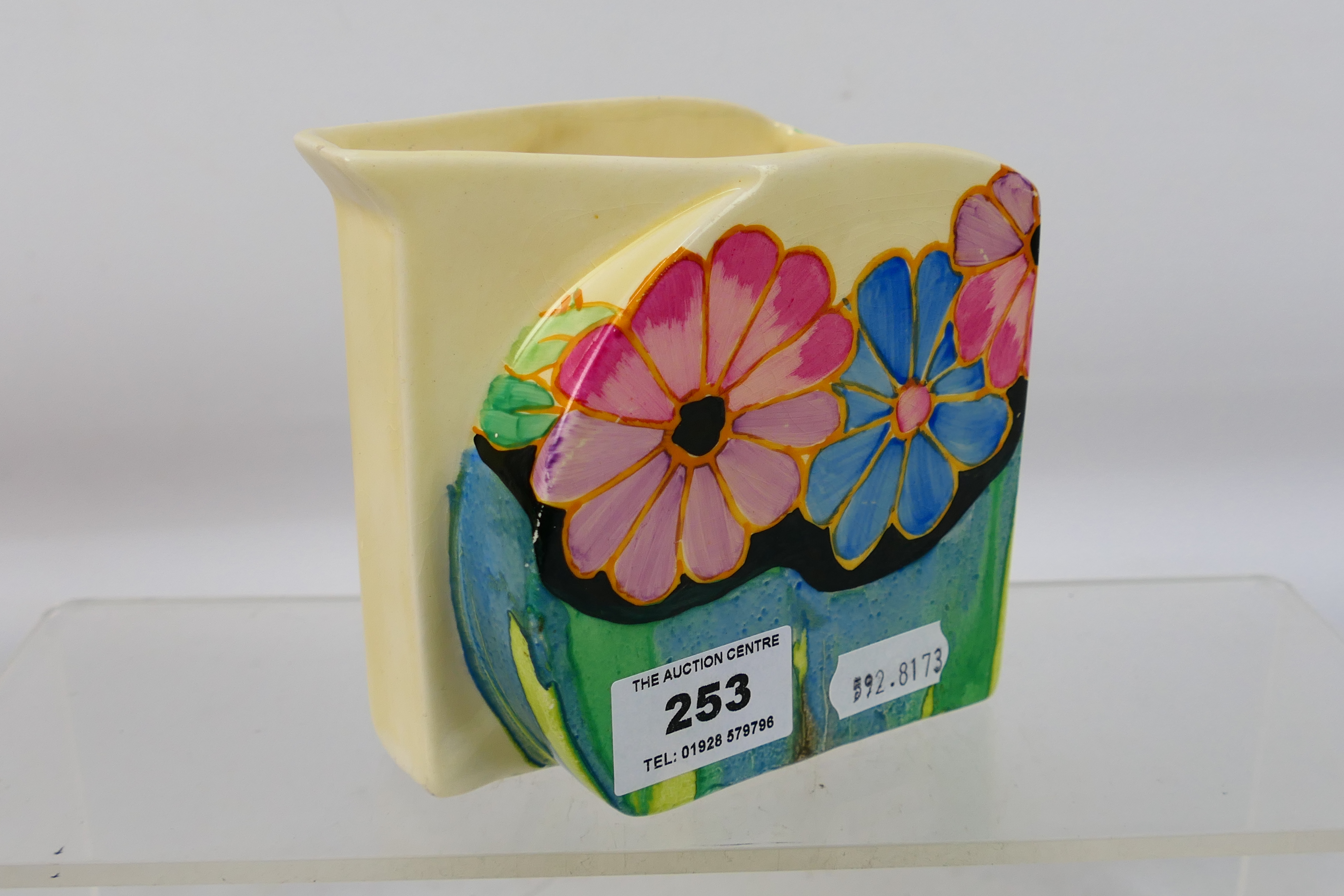 Clarice Cliff - A Clarice Cliff Bizzare floral hand painted jug. - Image 4 of 6