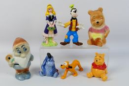 Disney - Figurines - Ceramics - An assortment of 7 unboxed Disney ceramic figurines including