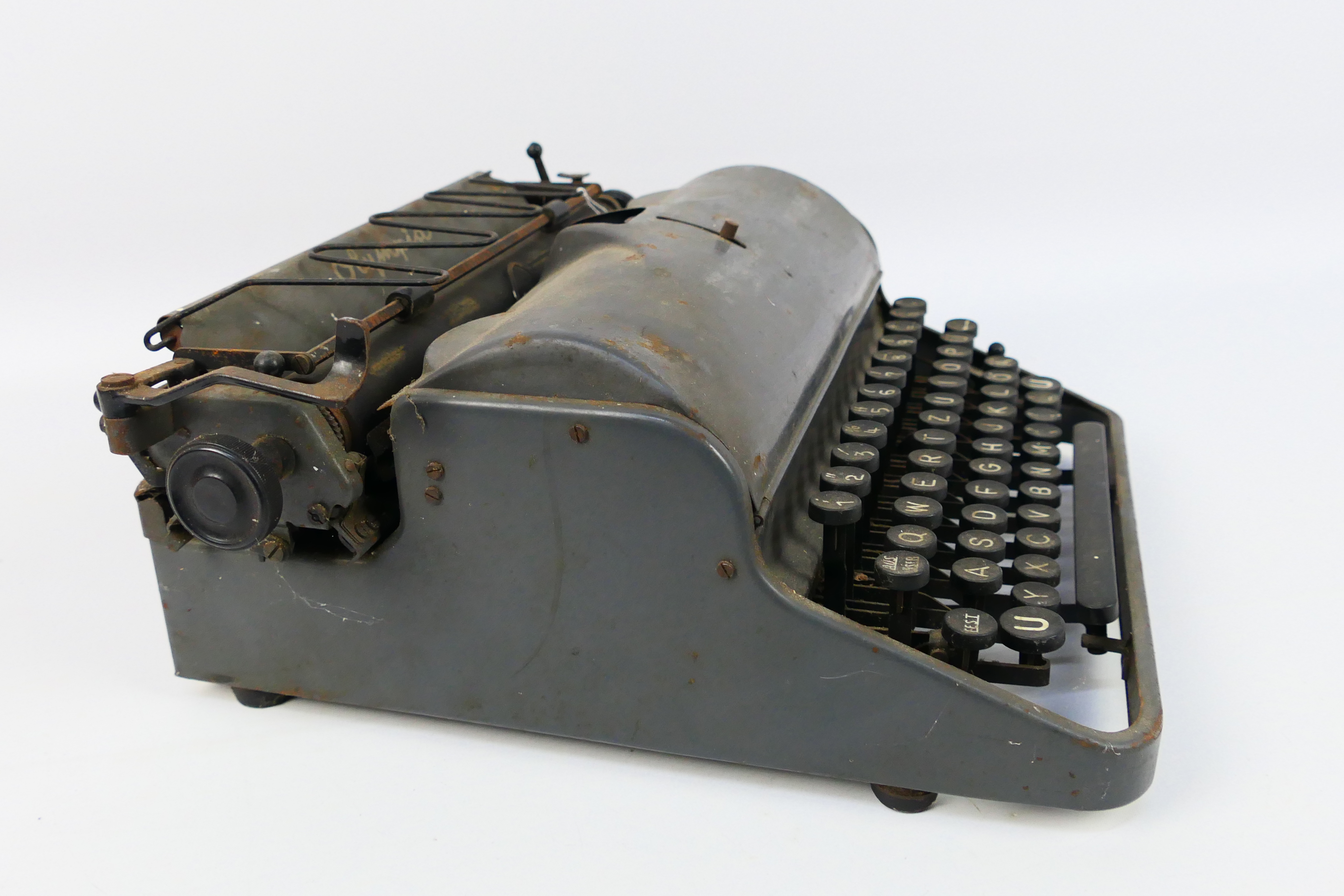 A World War Two (WW2 /WWII) German Olympia Robust portable typewriter, - Image 6 of 8