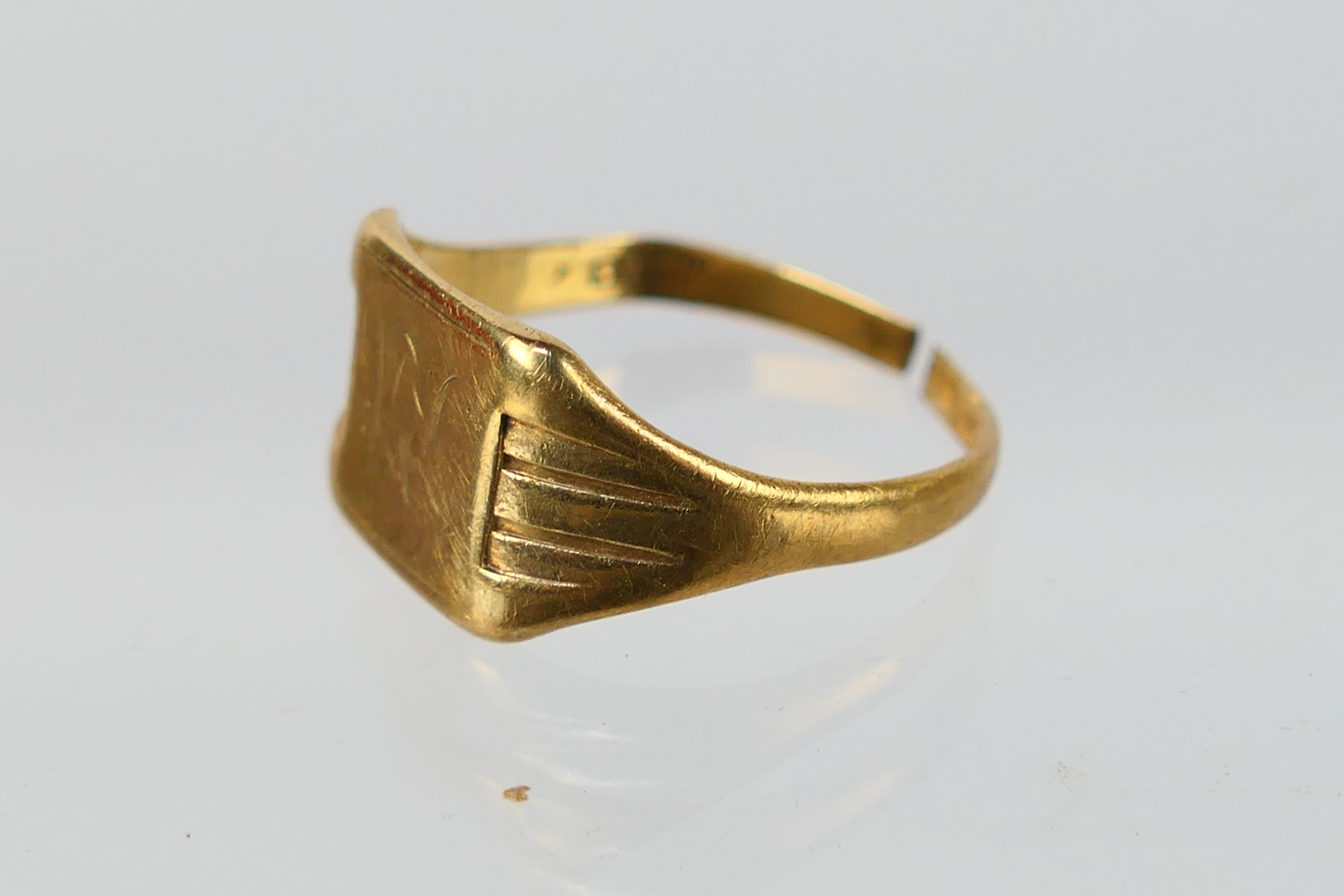 Scrap Gold - A 9ct yellow gold ring (shank cut), 2.4 grams. - Image 2 of 4