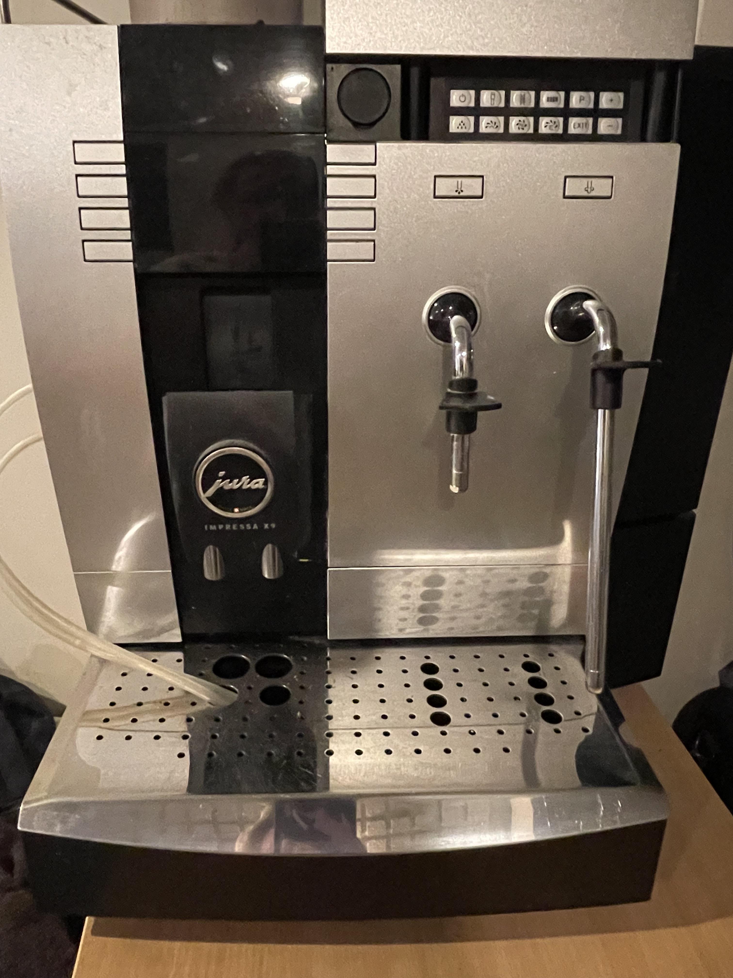 Jura Coffee Machine - Jura Bean - a Jura Impressa X9 coffee machine, - Image 4 of 11