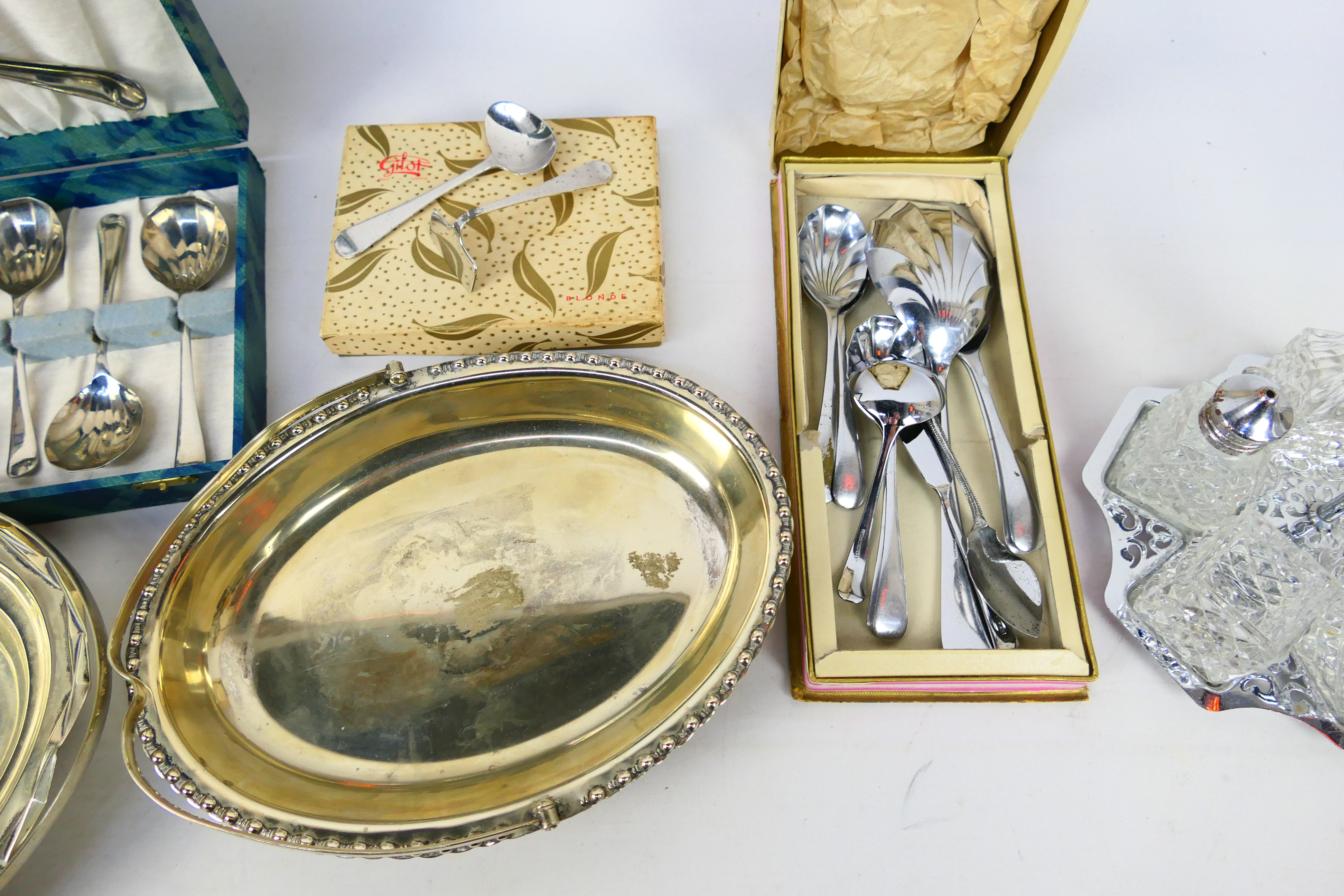 A collection of various plated ware, part cased. - Image 4 of 6