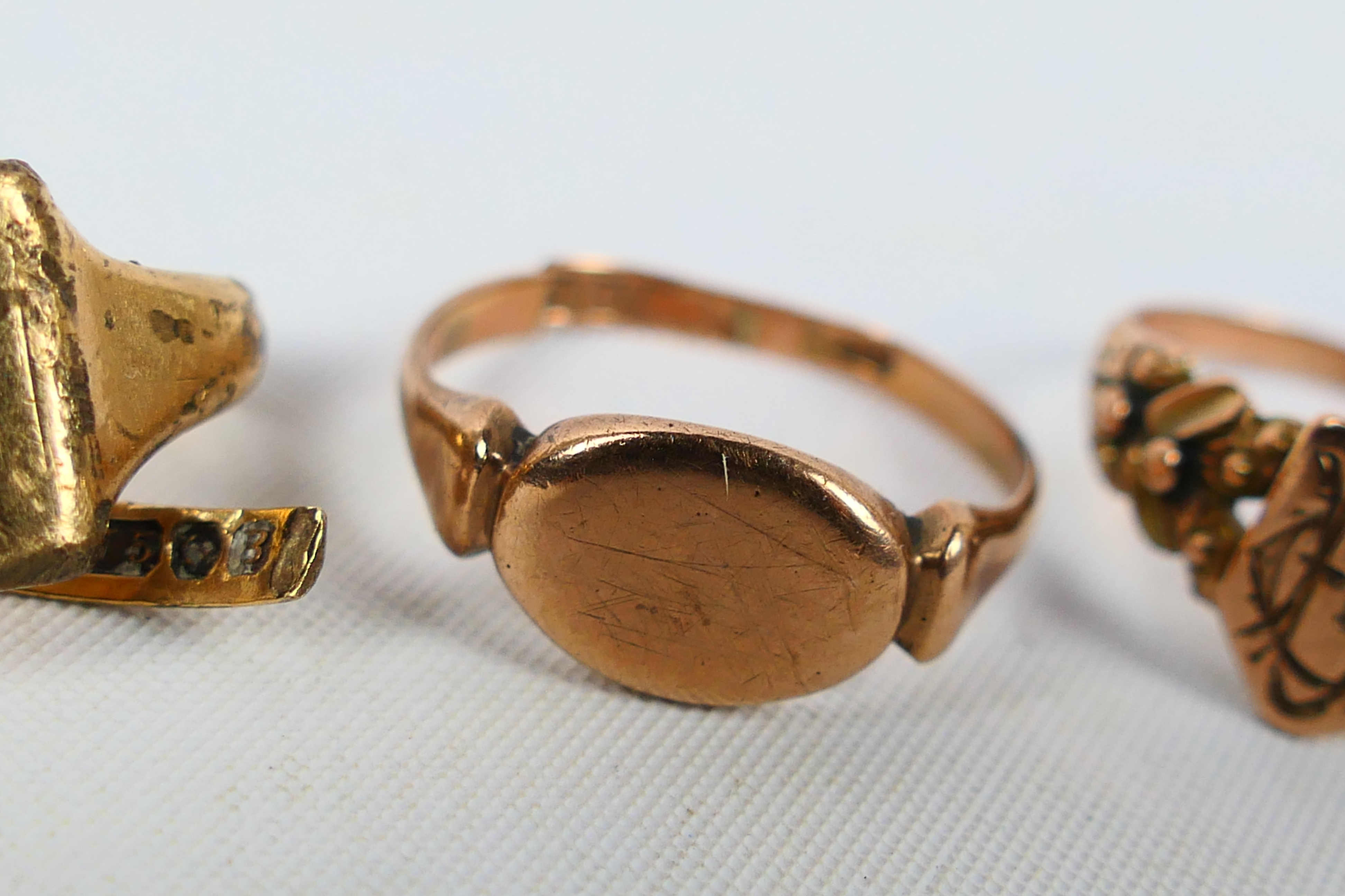 9ct Gold - Three 9ct gold rings, all with cut shanks, approximately 6.2 grams. - Image 3 of 5
