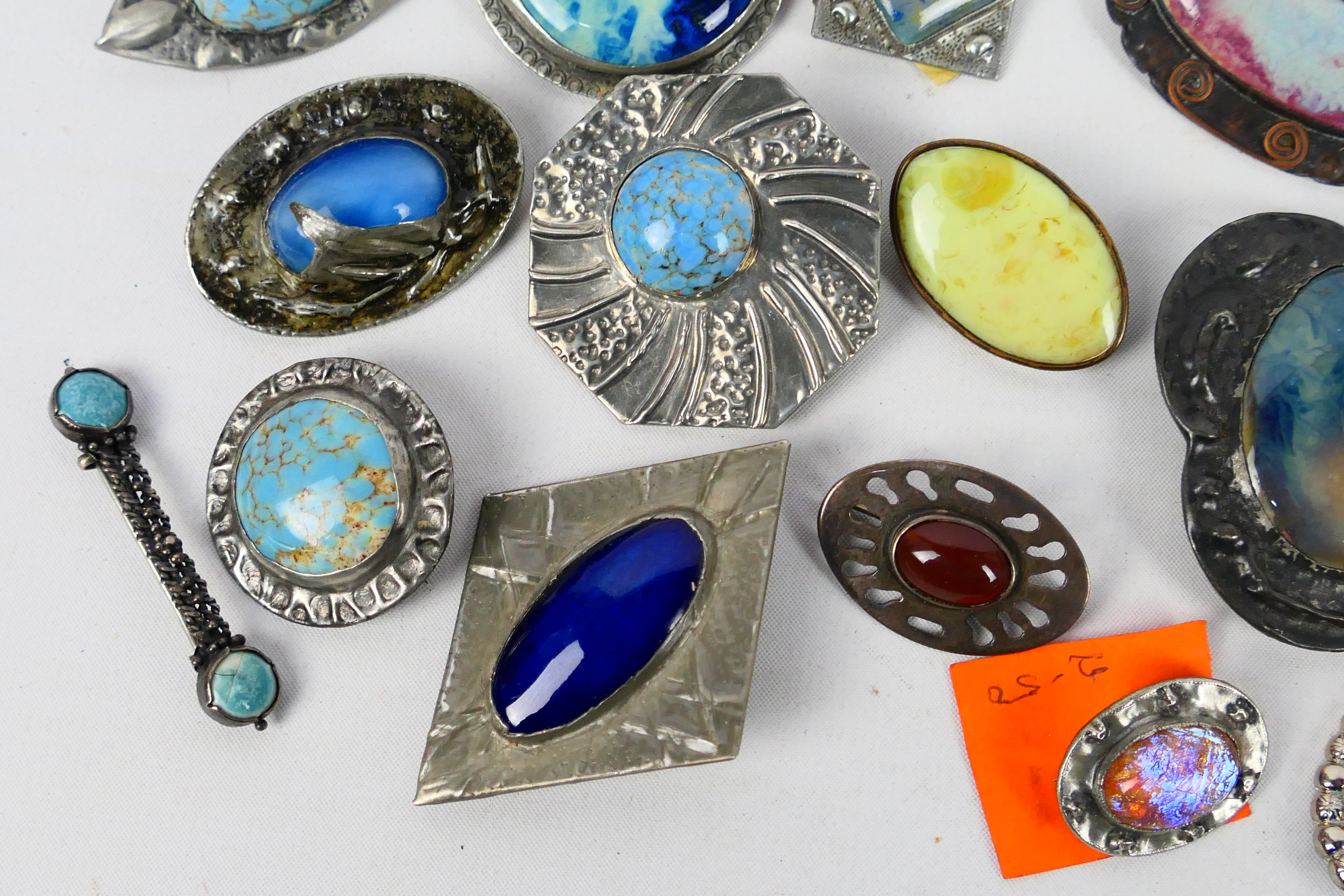 A good collection of Ruskin style brooches. - Image 3 of 5