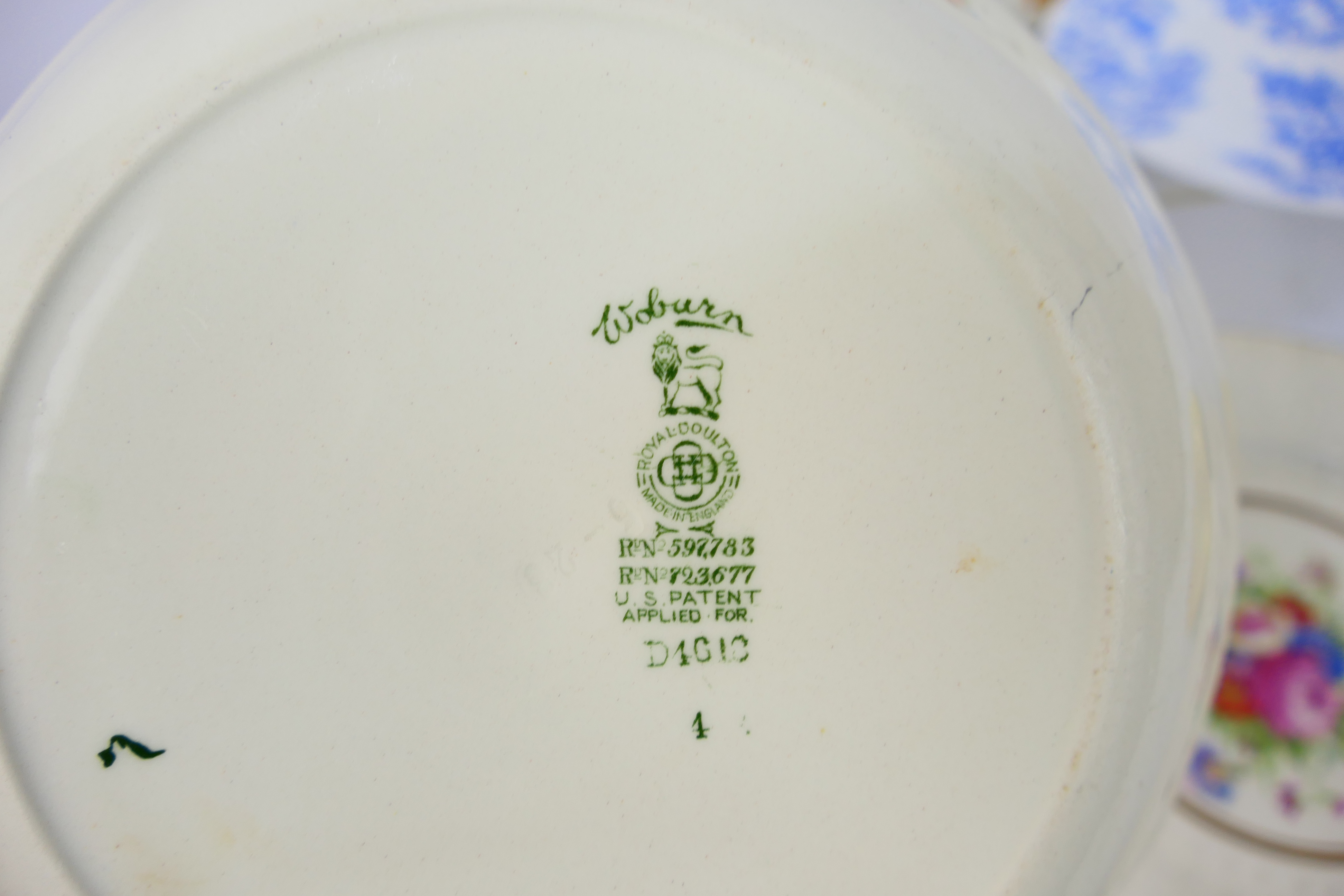 Royal Doulton, Royal Worcester, Wedgwood - 6 x ceramic plates. - Image 5 of 8