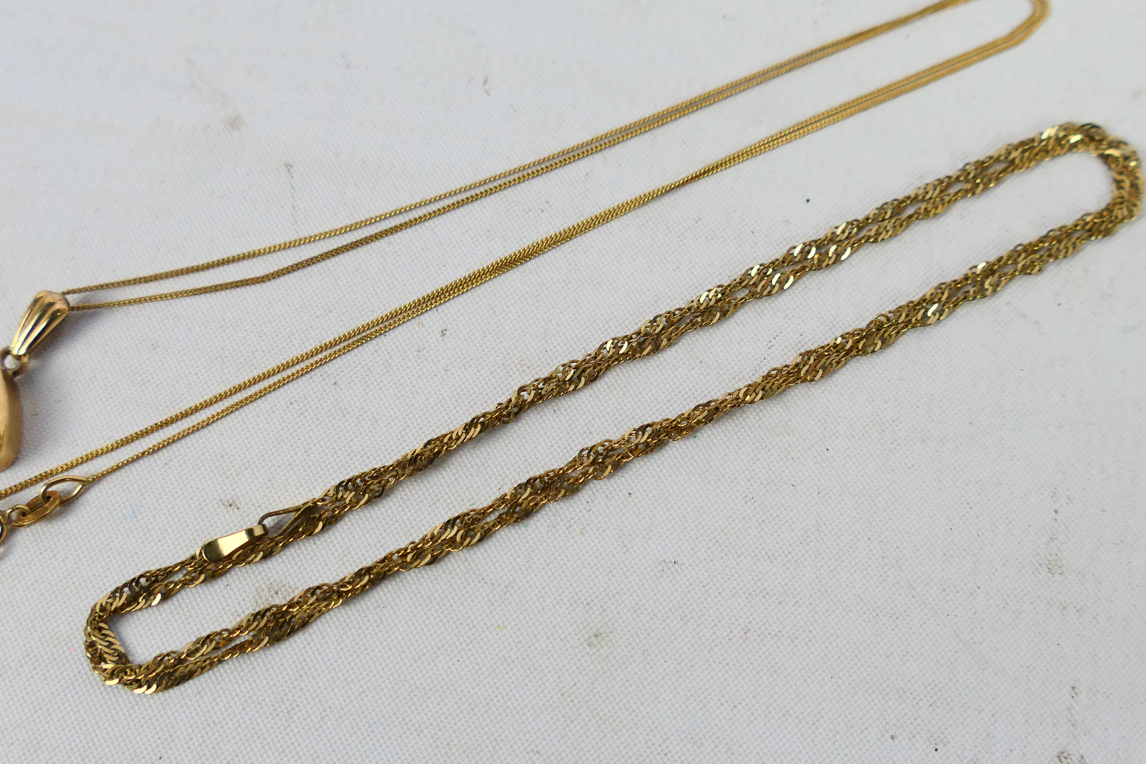A 9ct yellow gold necklace, - Image 3 of 6