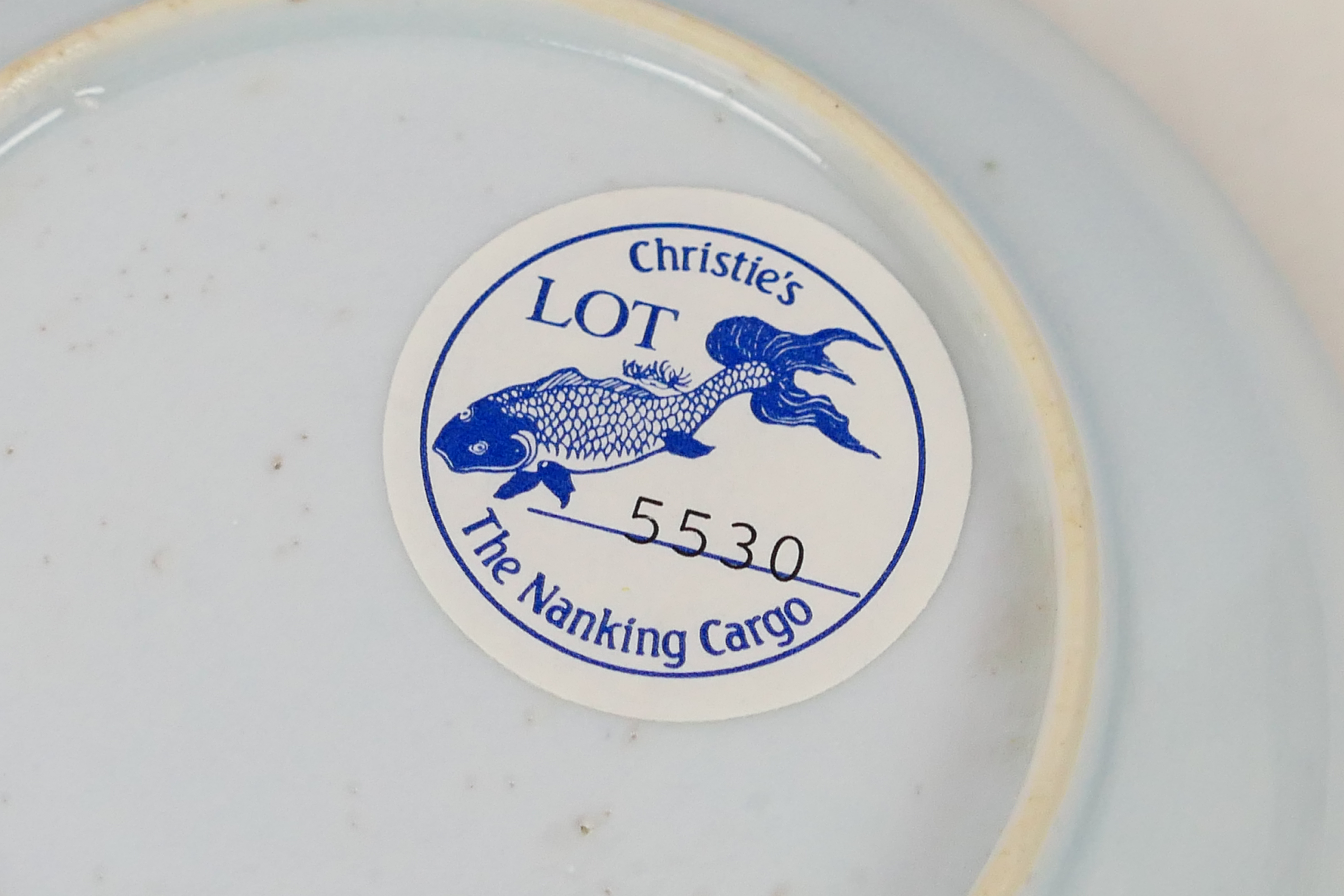 Nanking Cargo - A Qing dynasty blue and white tea bowl and saucer decorated with pine trees, c. - Image 8 of 9