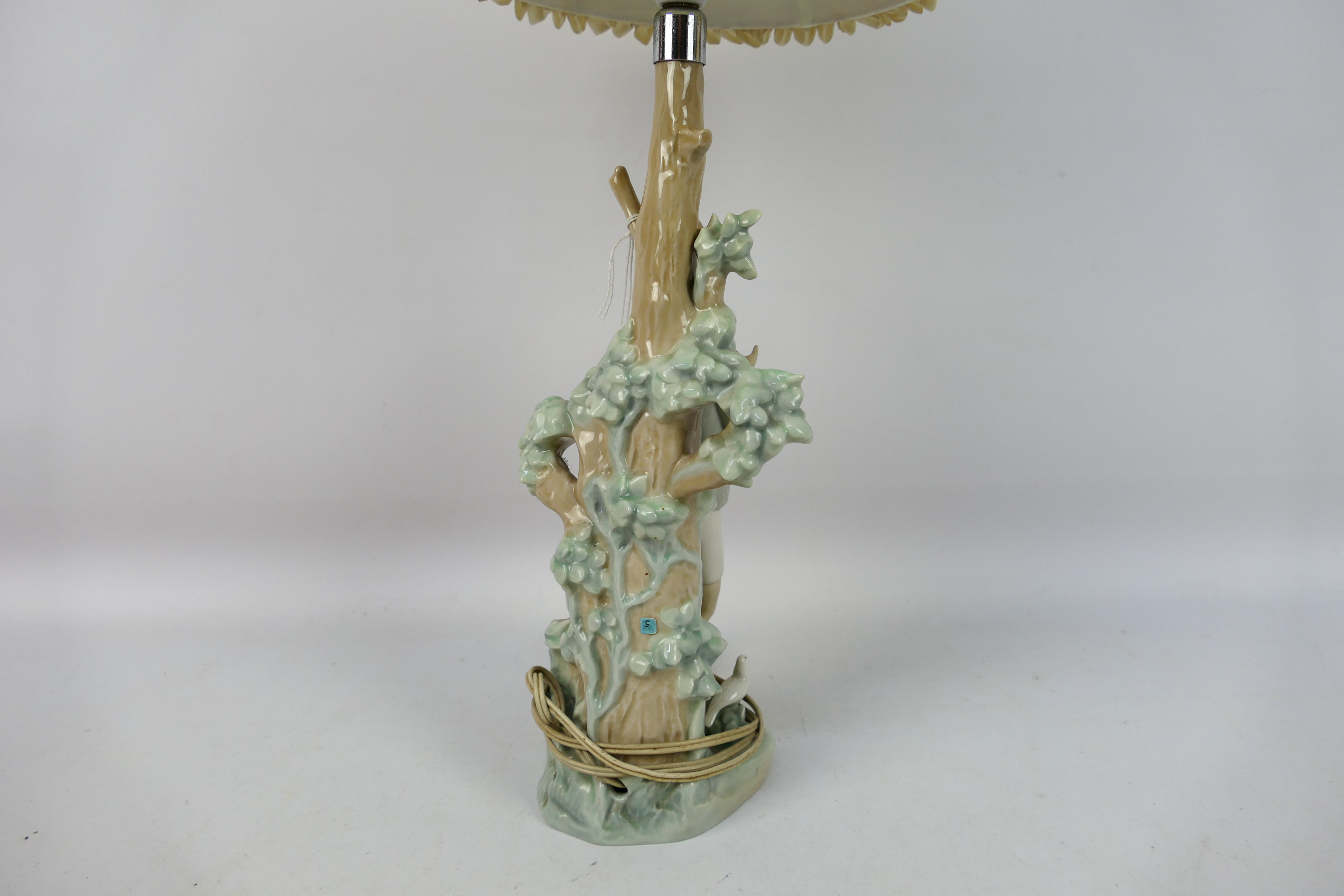 A Lladro figural table lamp depicting a boy feeding a dove, # 4508, - Image 5 of 7