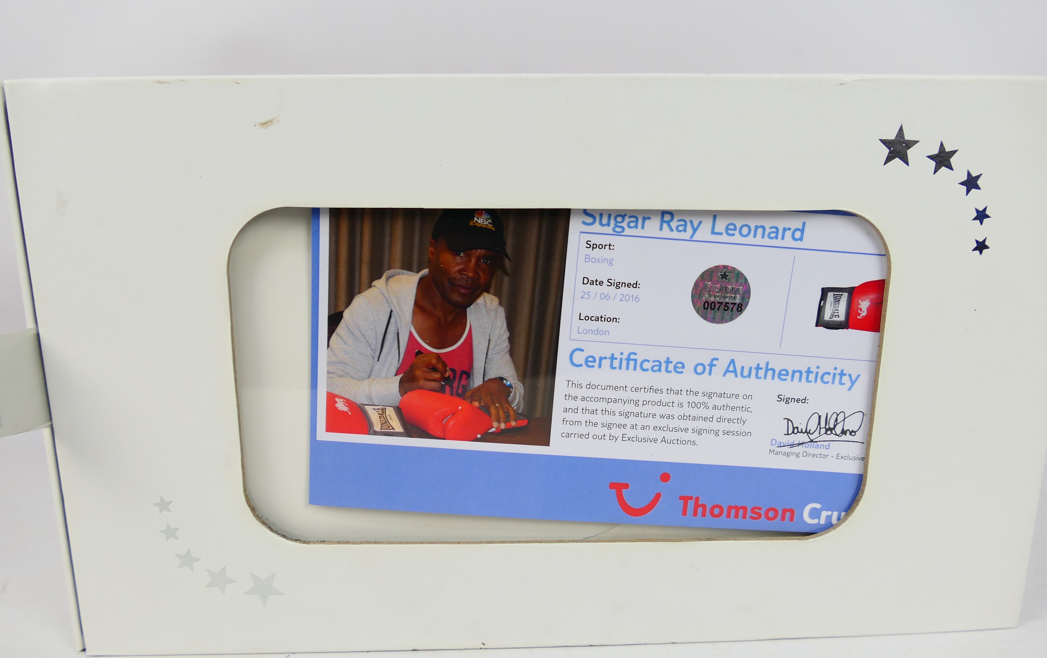 Boxing Interest - A red Lonsdale boxing glove signed by Sugar Ray Leonard (Ray Charles Leonard) - Image 2 of 5