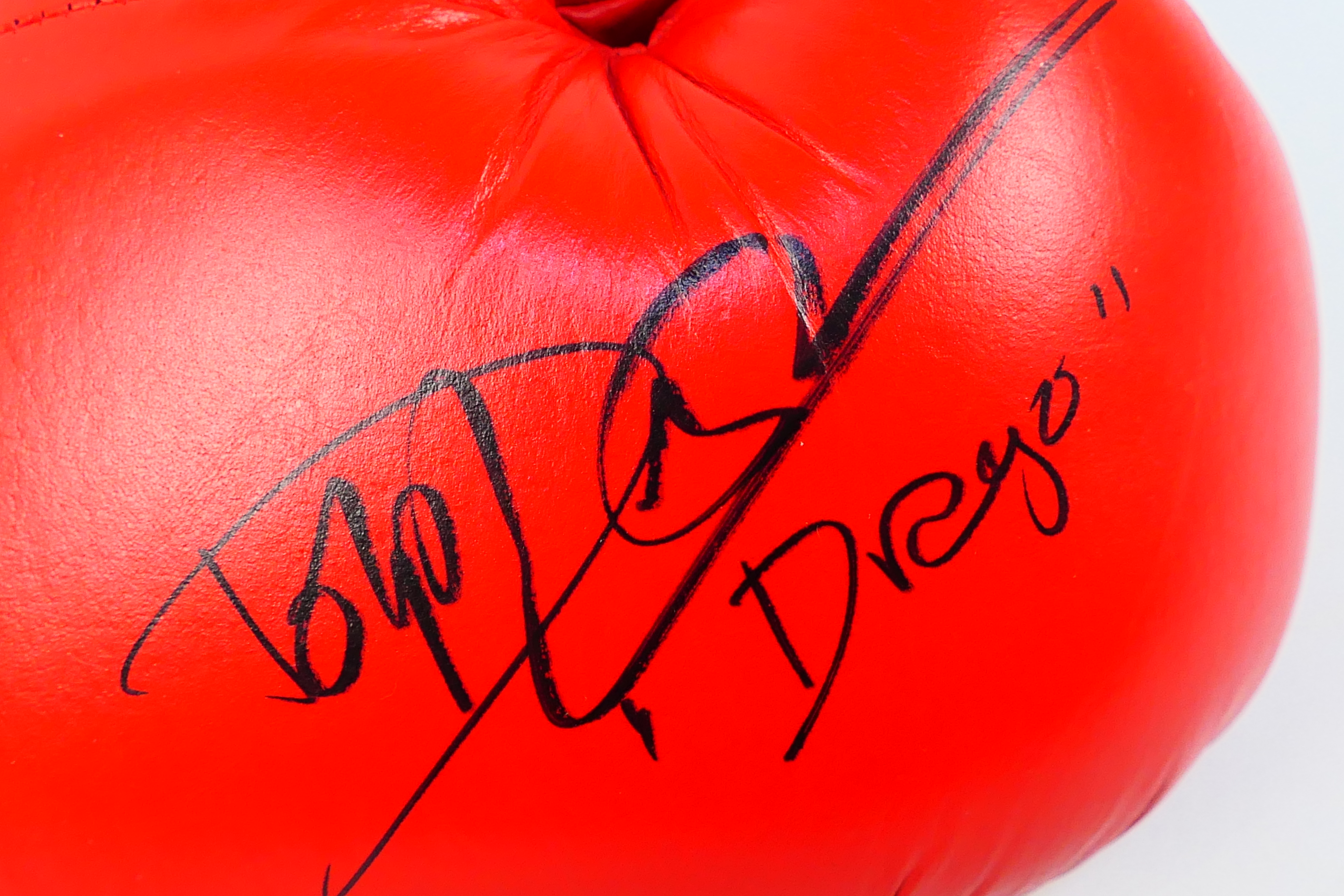 Rocky - A 10oz Everlast boxing glove signed by Dolph Lundgren, inscribed Drago below the signature, - Image 2 of 5