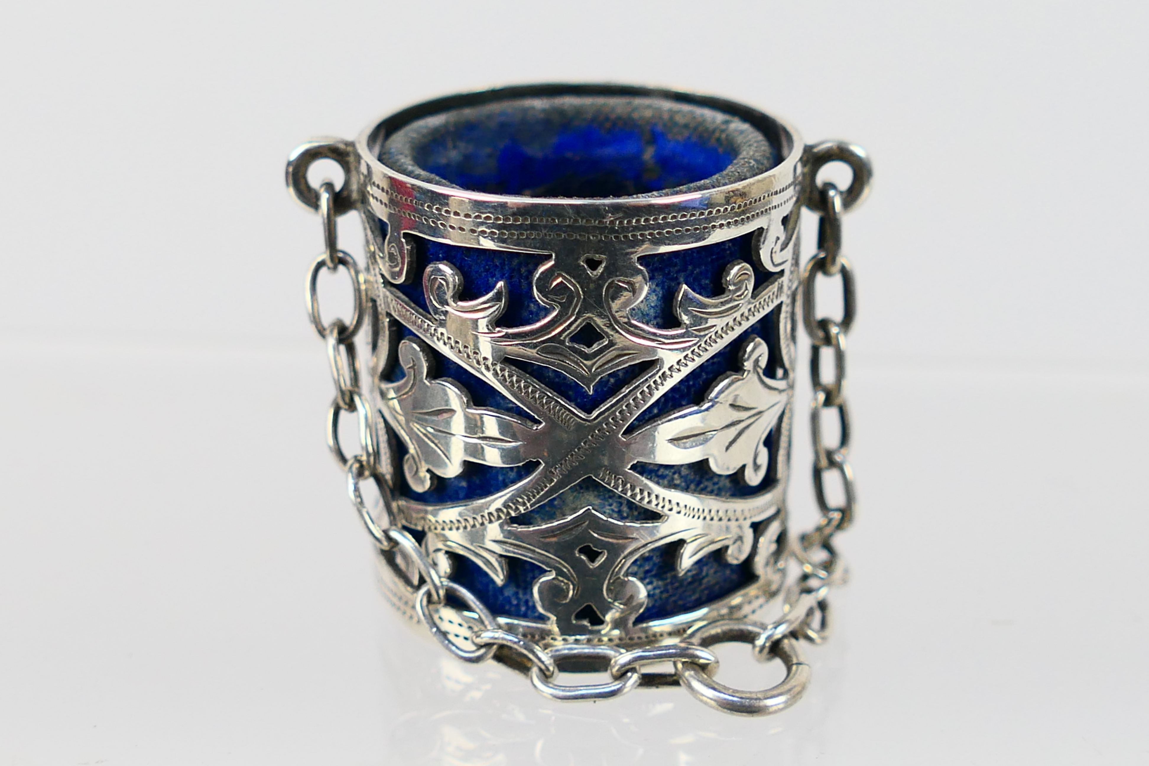 An Edwardian silver chatelaine thimble case with pierced and chased decoraction, - Image 5 of 6