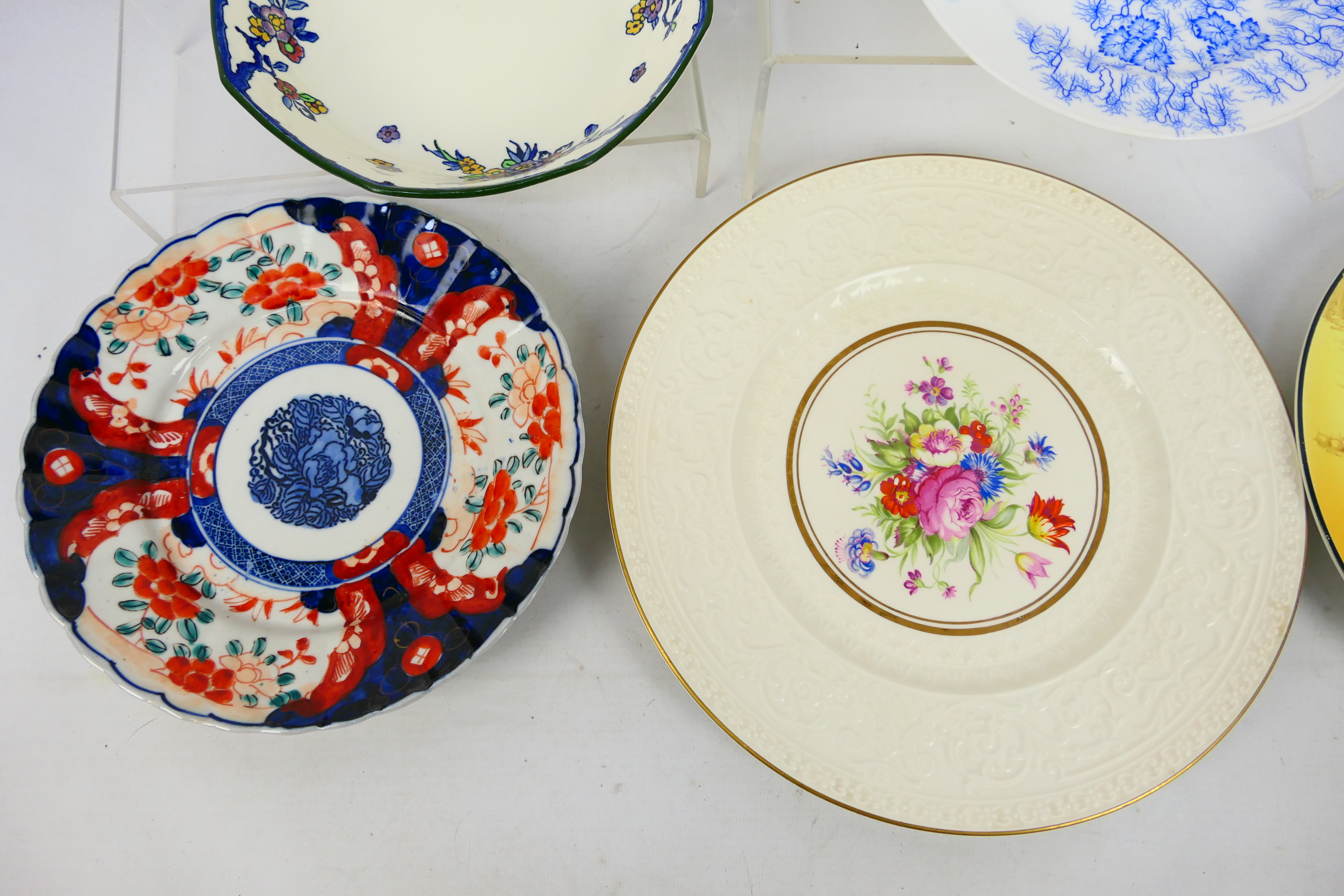 Royal Doulton, Royal Worcester, Wedgwood - 6 x ceramic plates. - Image 3 of 8