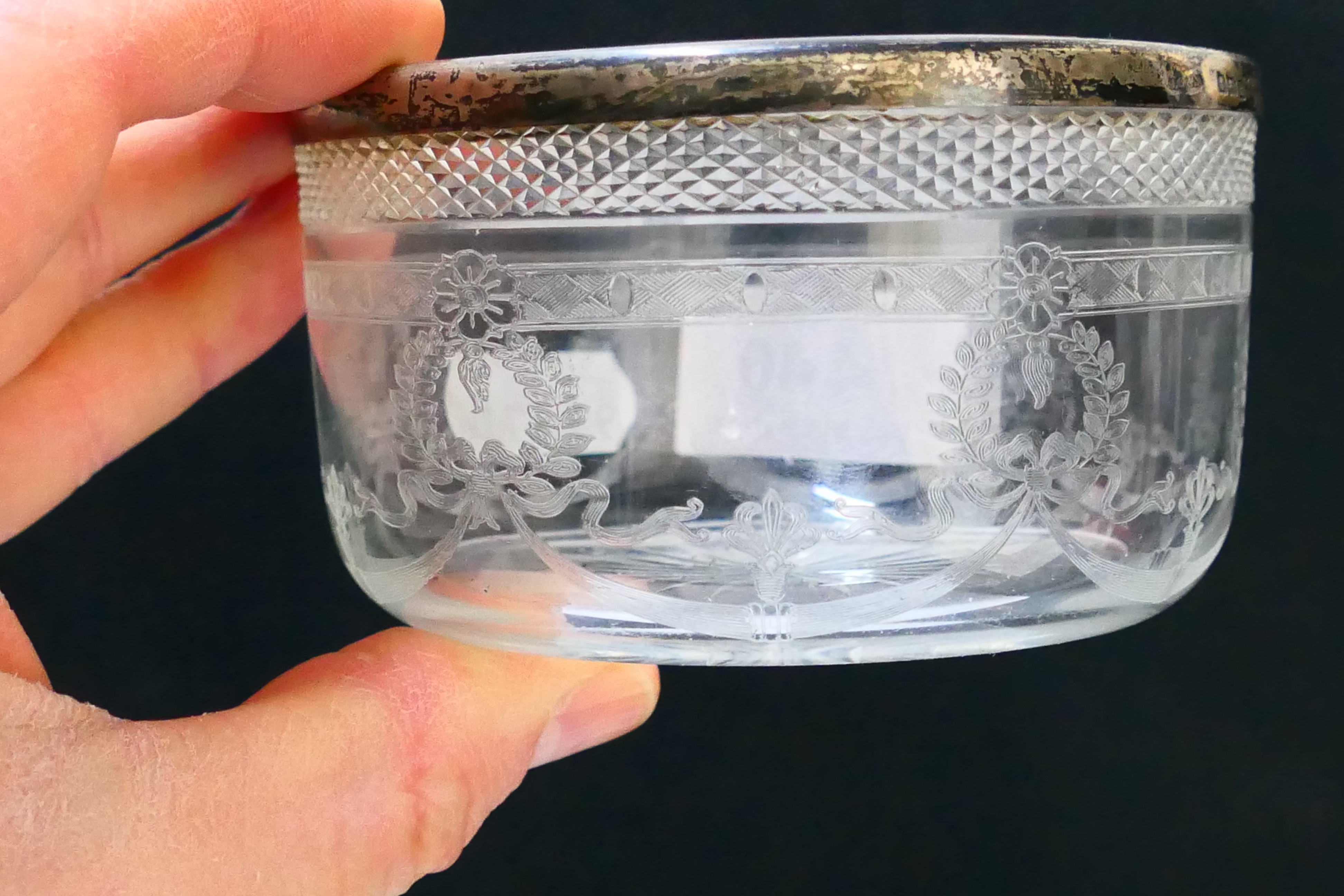 A small crystal glass bowl with sterling silver rim. Makers marked J.G and S. 5 cm (h). - Image 3 of 3