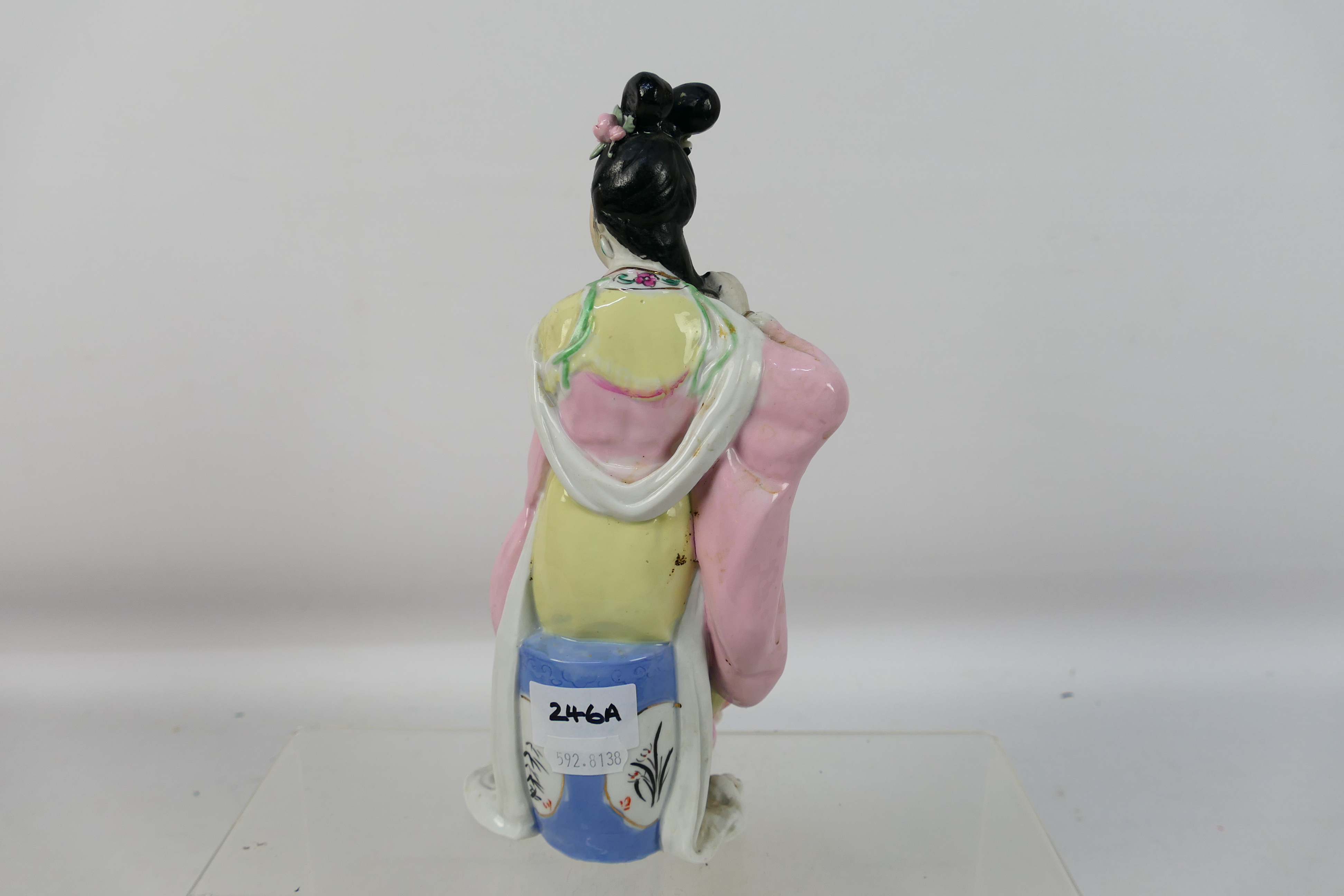 A Chinese figure depicting a seated lady combing her hair, approximately 23 cm (h). - Image 4 of 5