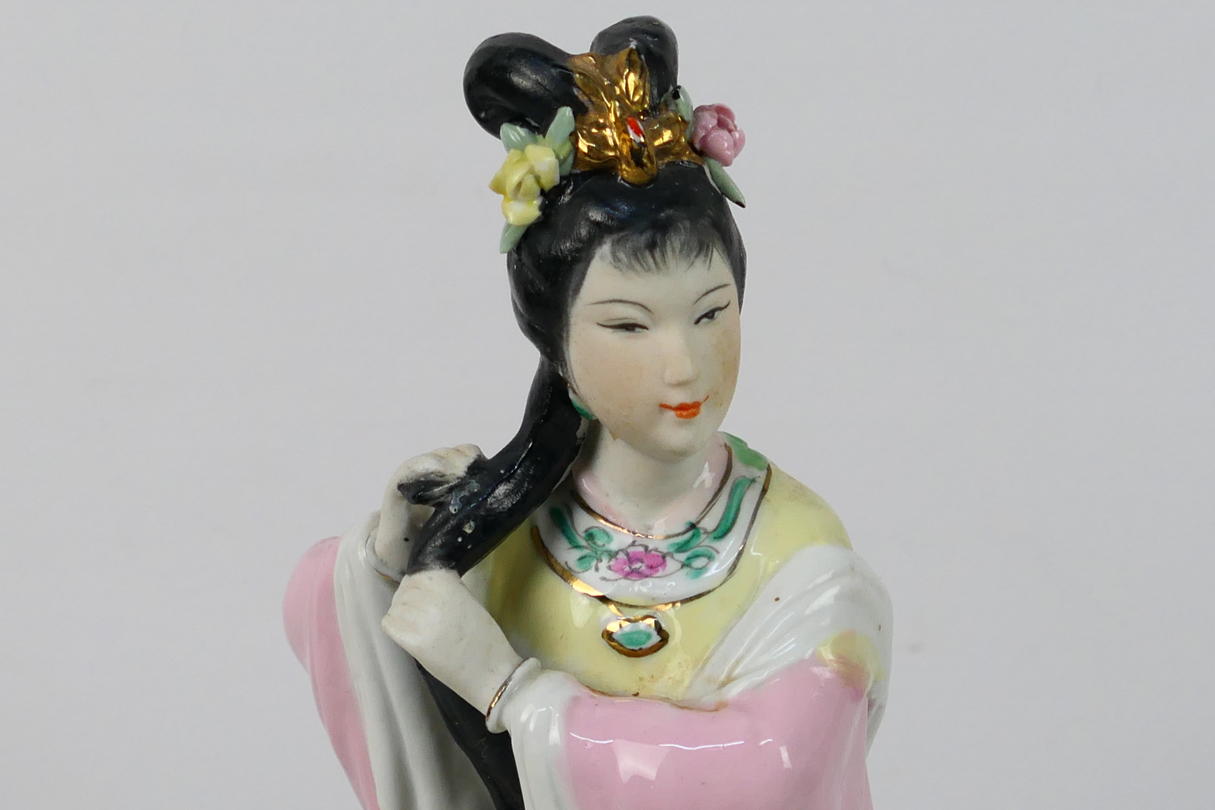 A Chinese figure depicting a seated lady combing her hair, approximately 23 cm (h). - Image 2 of 5
