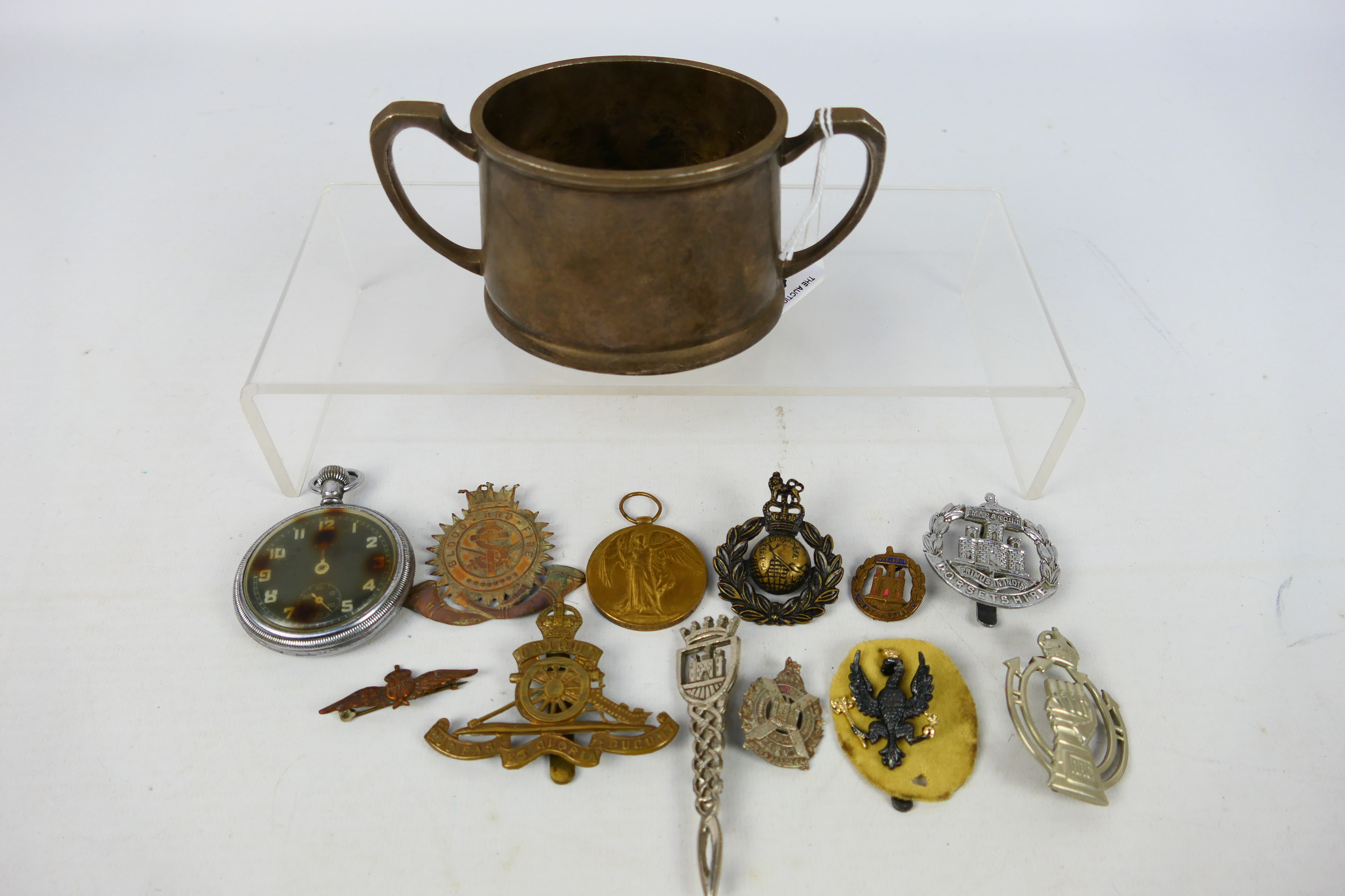 Lot to include various cap badges, General Service Trade Pattern pocket watch,