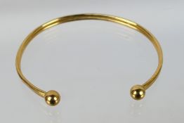 A 9ct yellow gold bangle, approximately 3.2 grams.