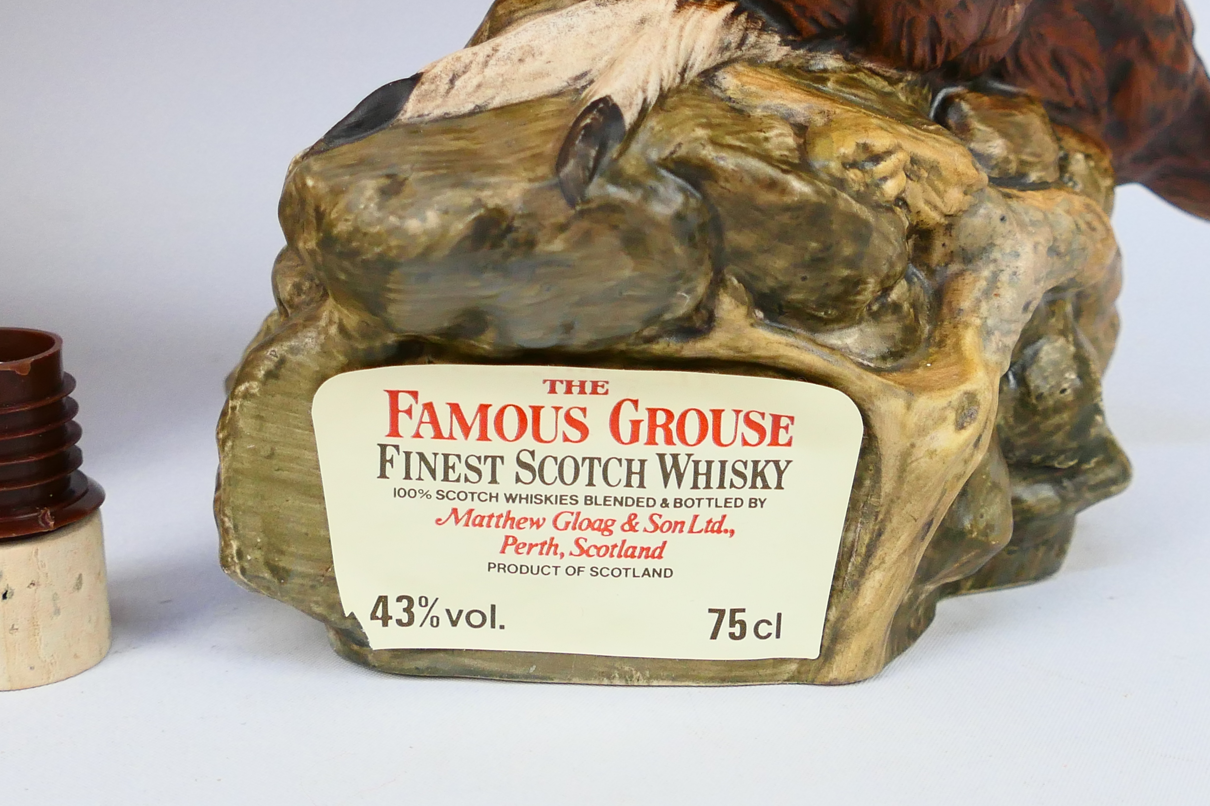 Famous Grouse - A ceramic Royal Doulton grouse form decanter containing 75cl of Famous Grouse - Image 4 of 8
