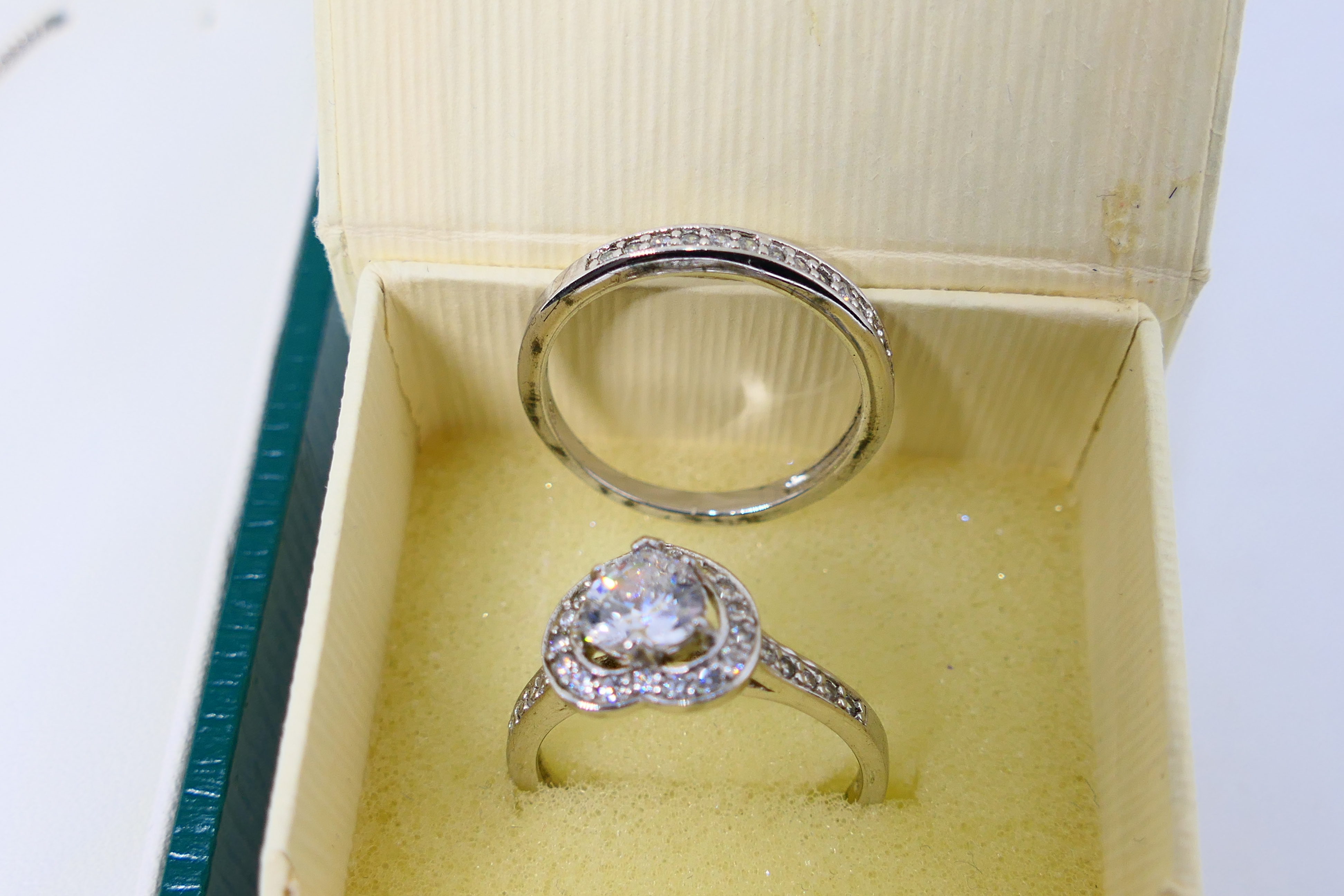 A 9ct white gold, diamond set pendant on - Image 5 of 8