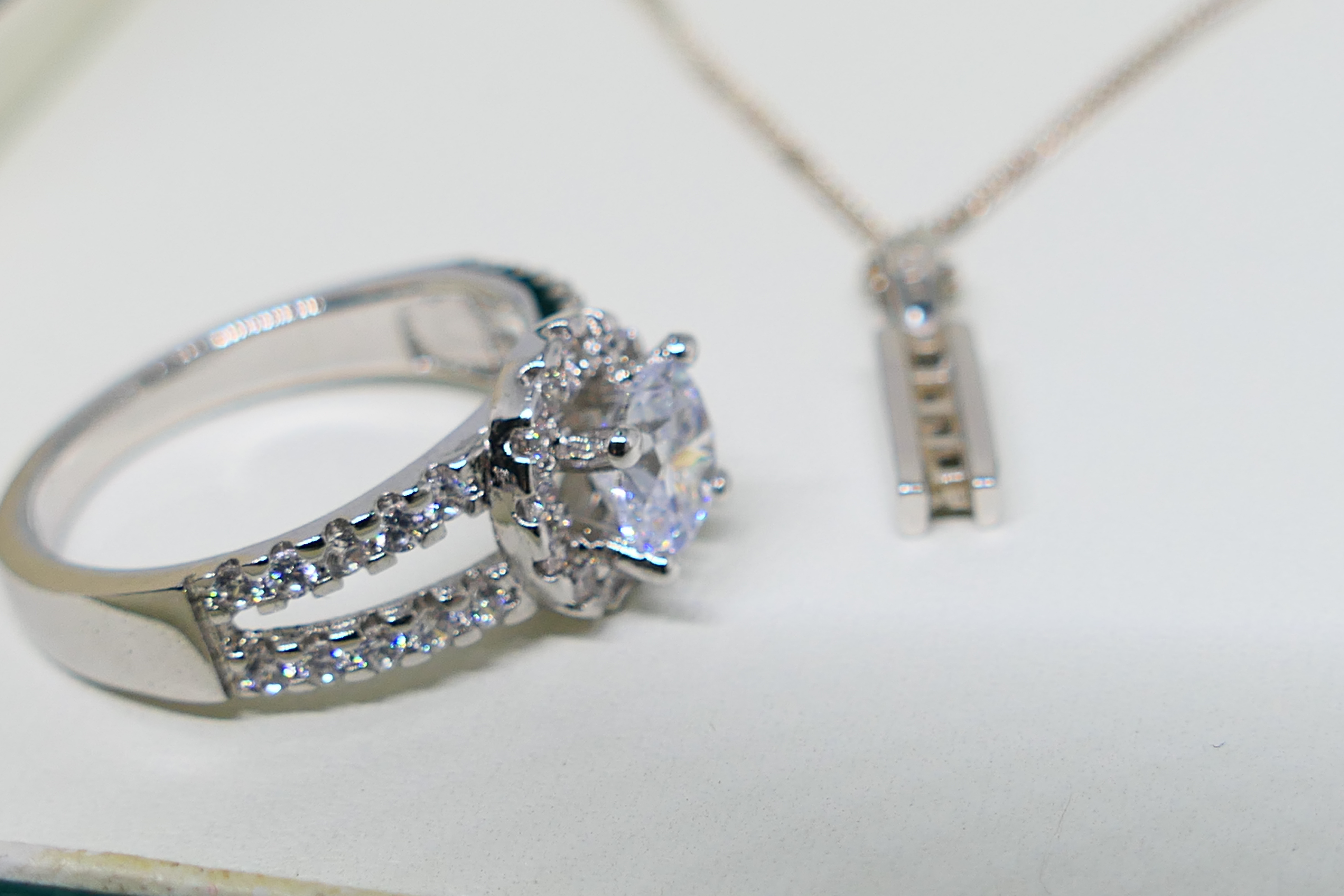 A 9ct white gold, diamond set pendant on - Image 8 of 8