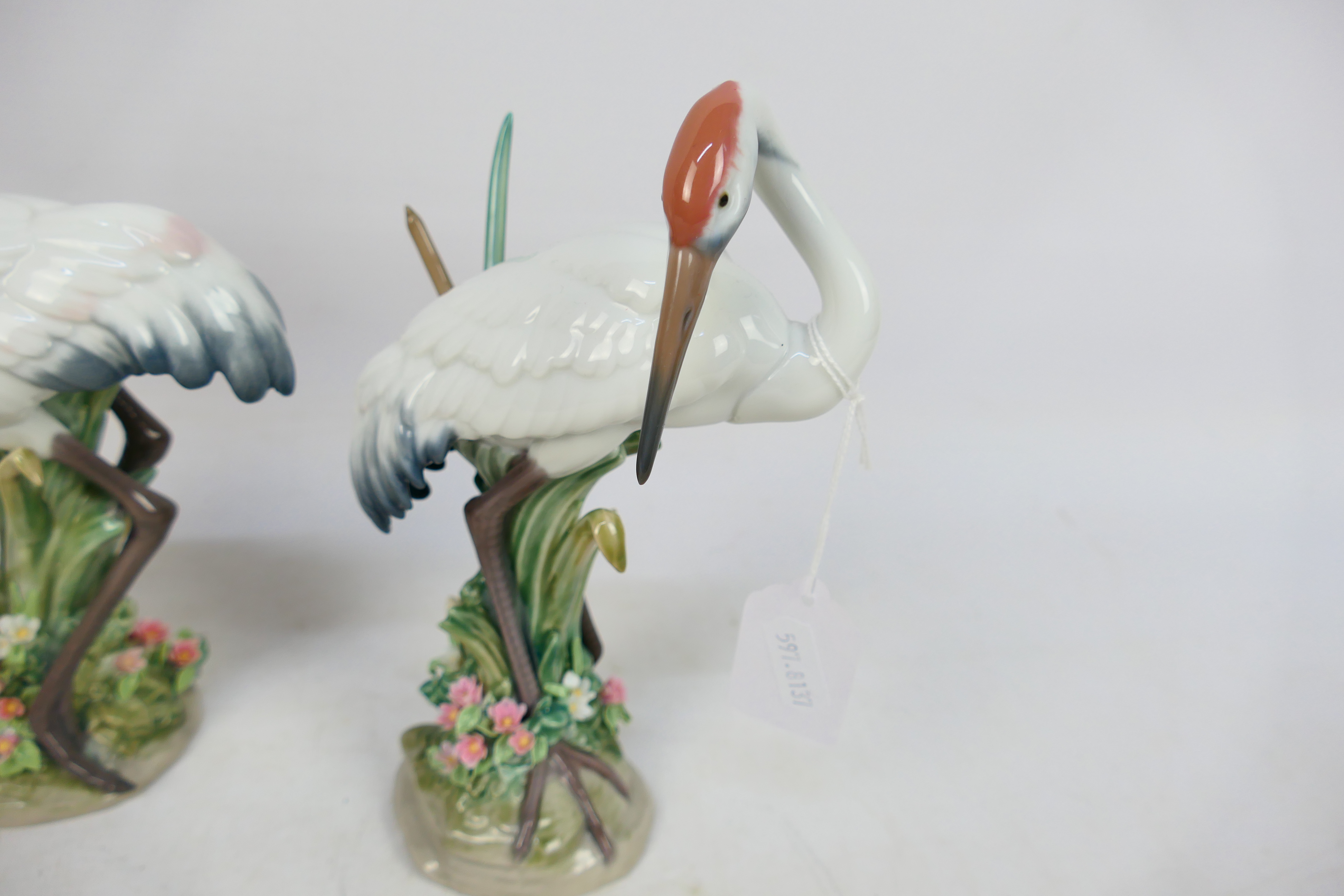 Lladro - Three figures comprising two Red-crowned crane studies and a girl carrying a lamb, - Bild 4 aus 5
